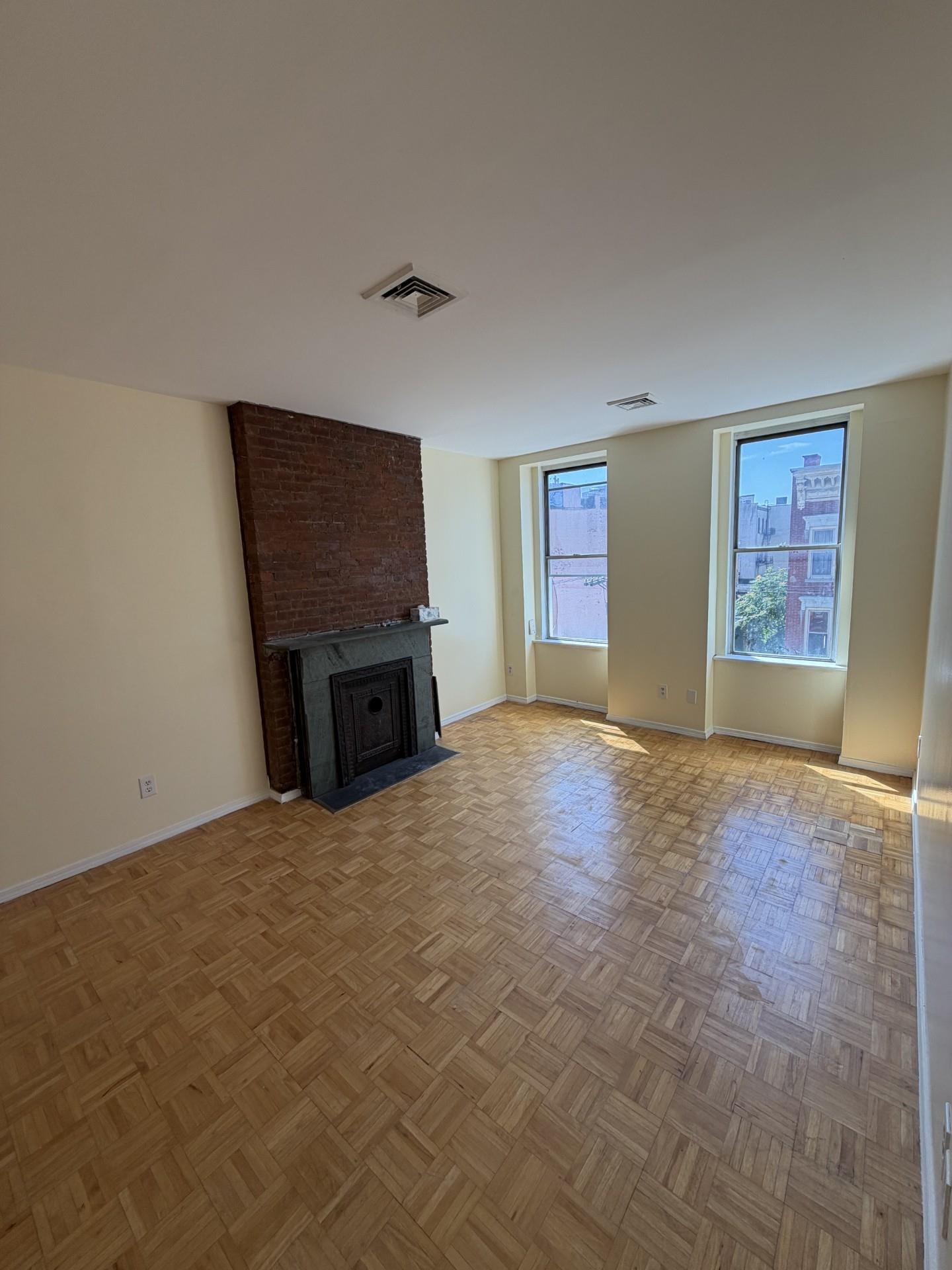 348 Grove St Property Photo 4