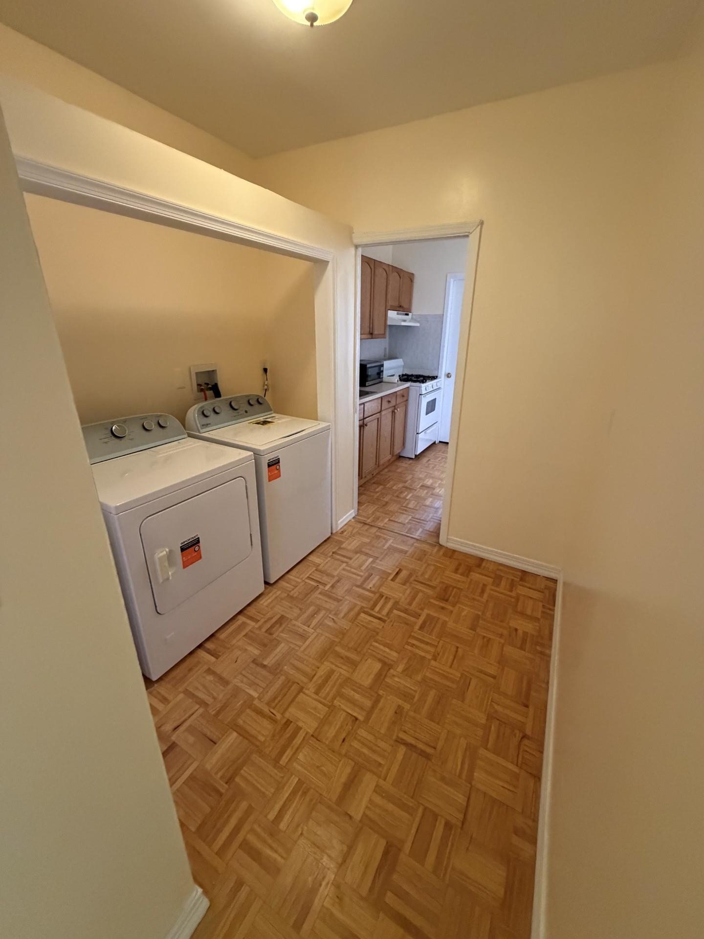 348 Grove St Property Photo 5