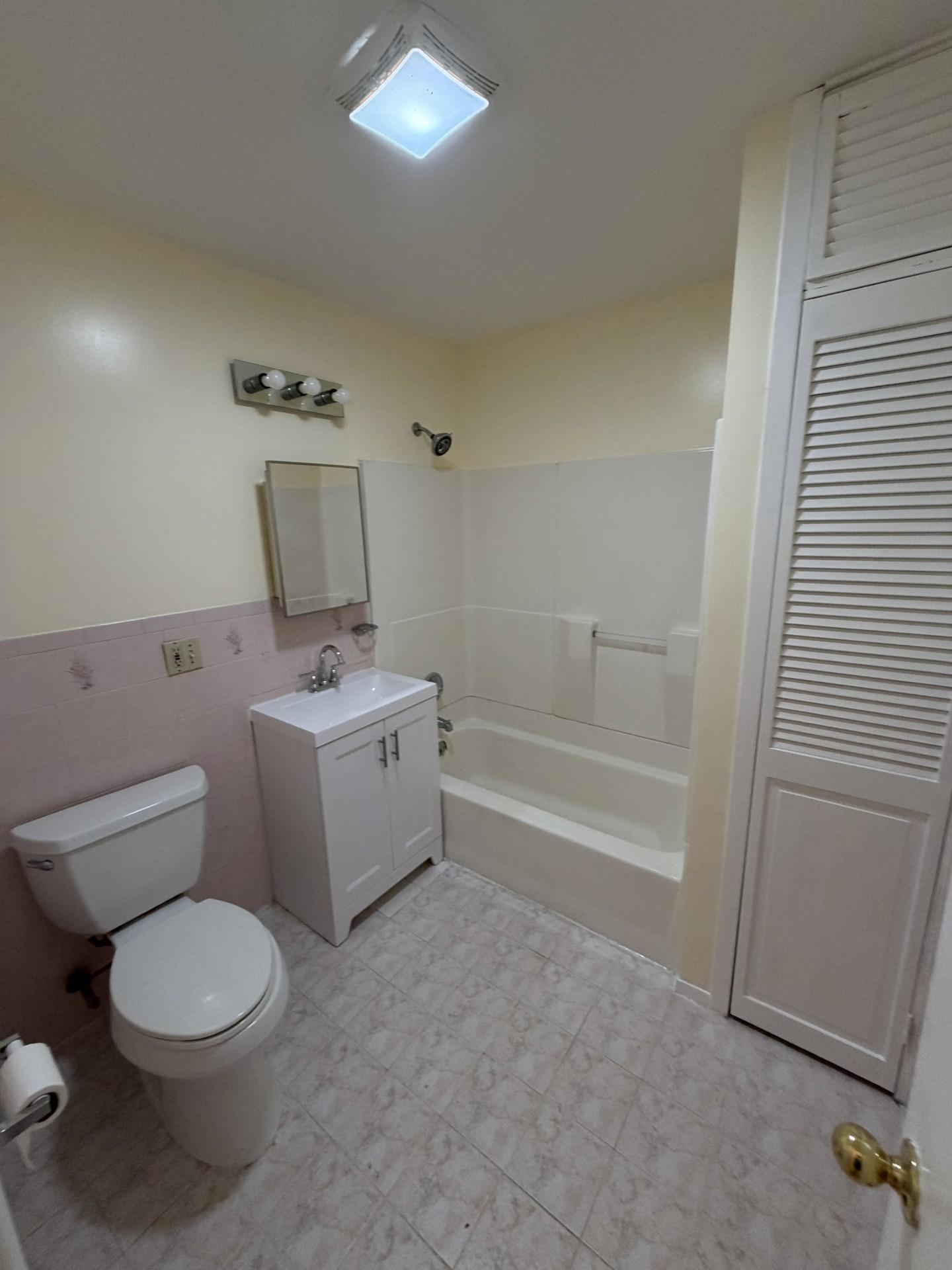 348 Grove St Property Photo 10