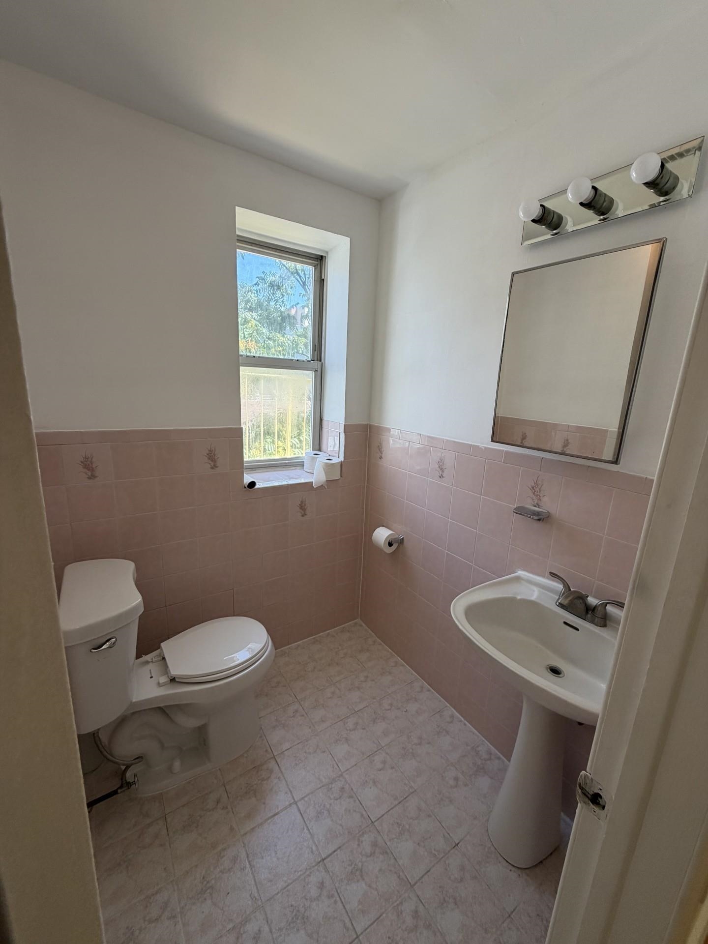 348 Grove St Property Photo 14
