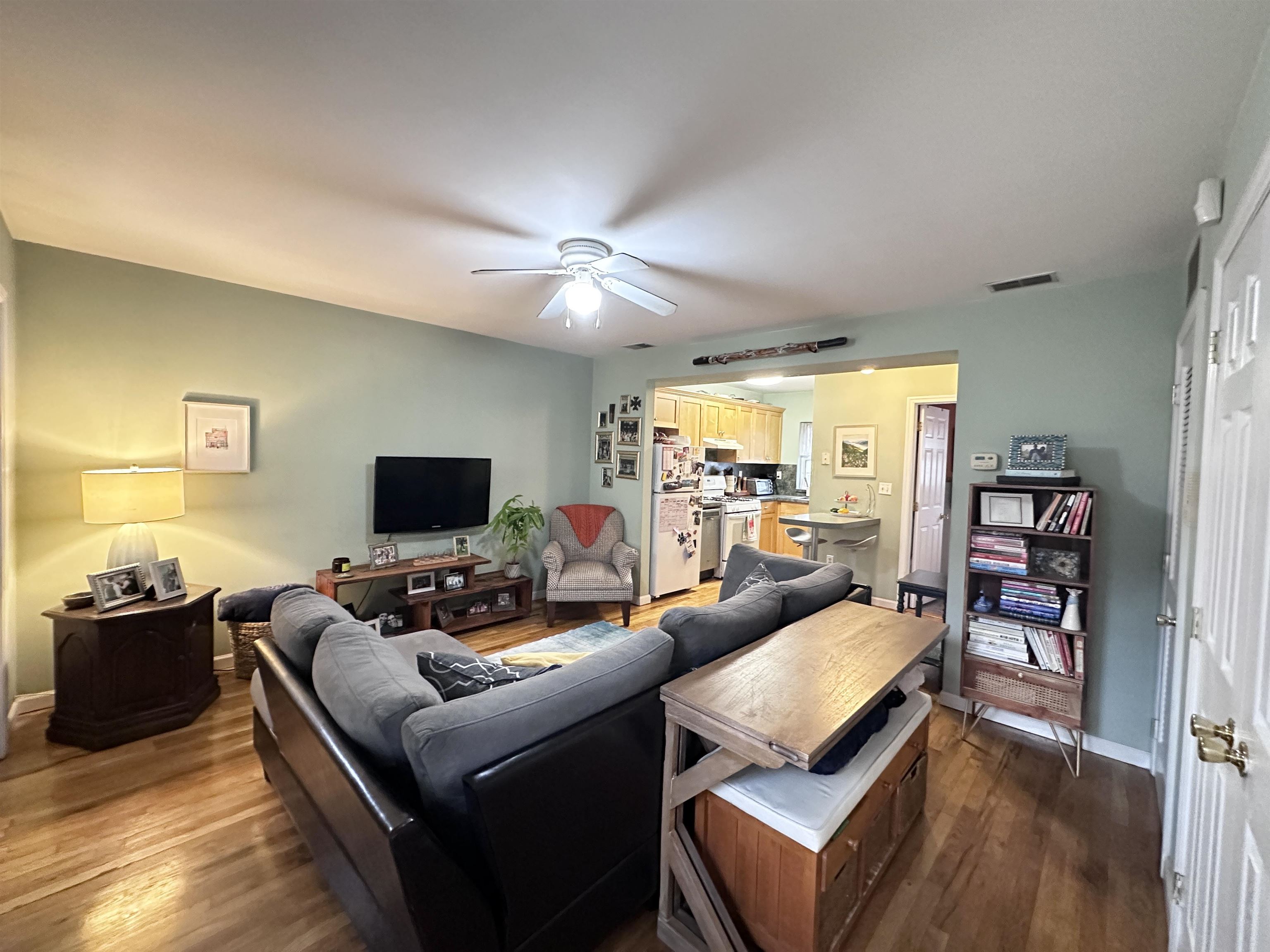 327 5TH ST 2R Property Photo 1