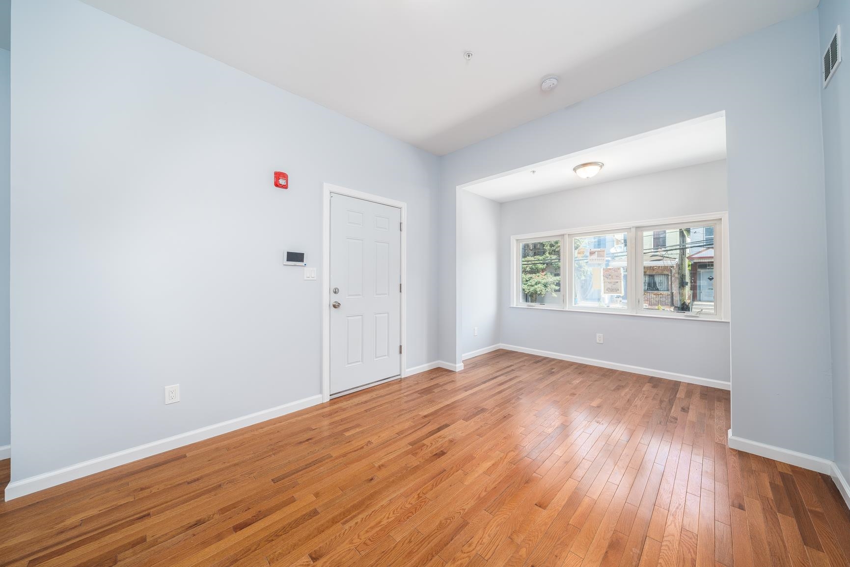 49 Jewett Ave 1 Property Photo 3