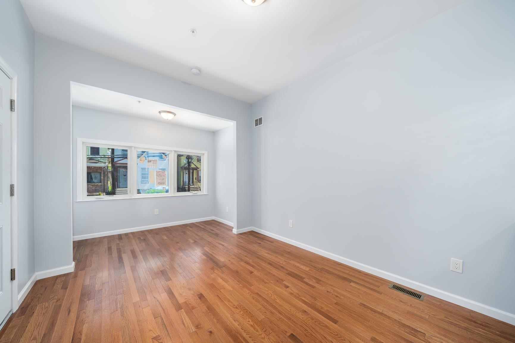 49 Jewett Ave 1 Property Photo 4
