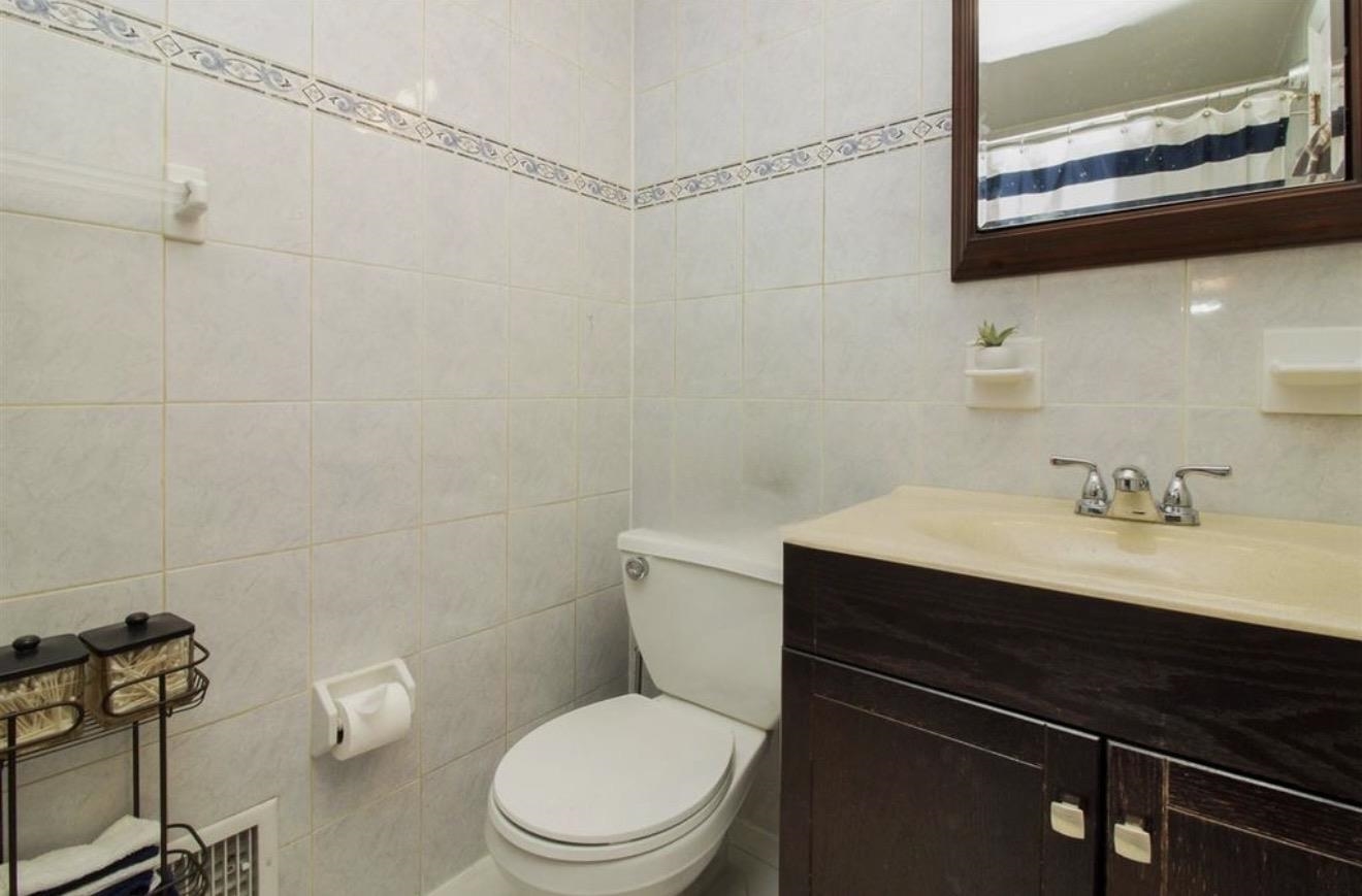 208 68th St #2 Property Photo 11