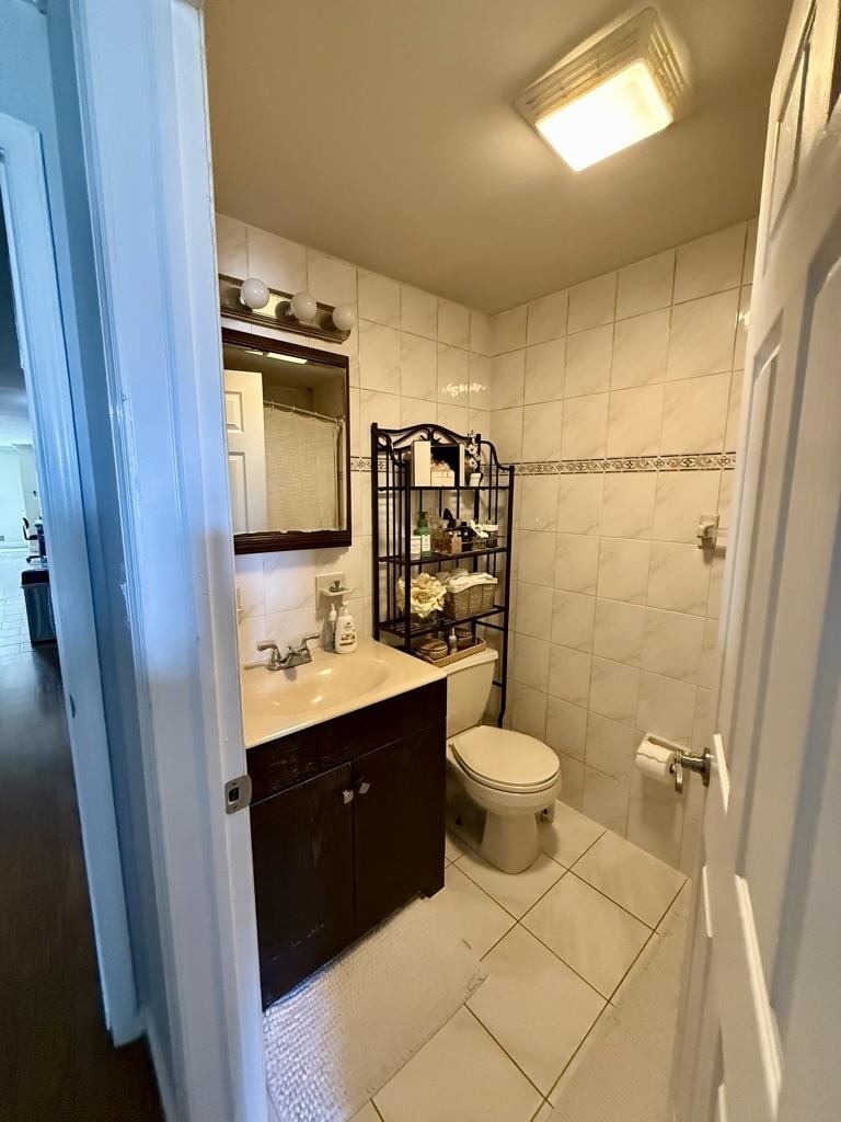 208 68th St #2 Property Photo 12