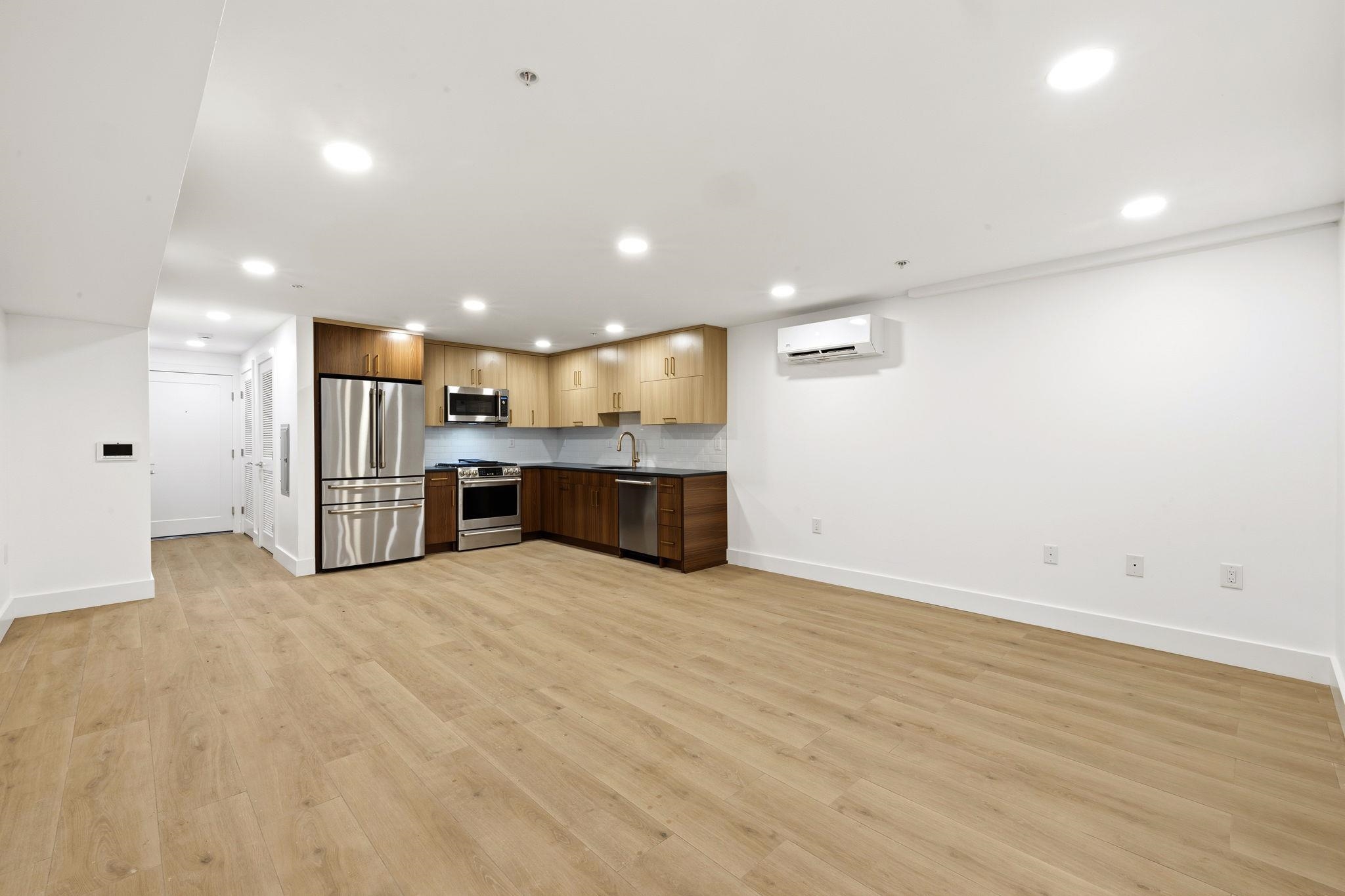 271 Webster Ave 1 Property Photo 3