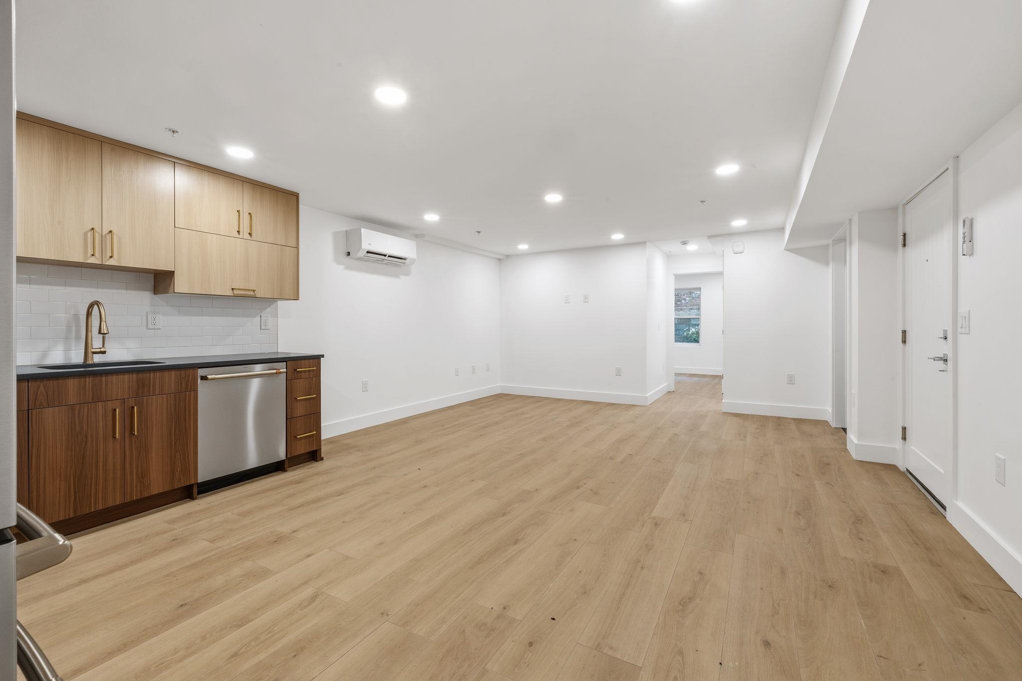 271 Webster Ave 1 Property Photo 4