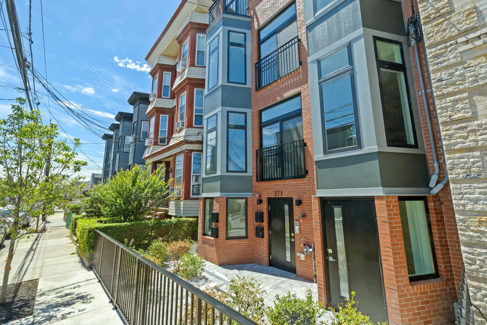 271 Webster Ave 1 Property Photo 18