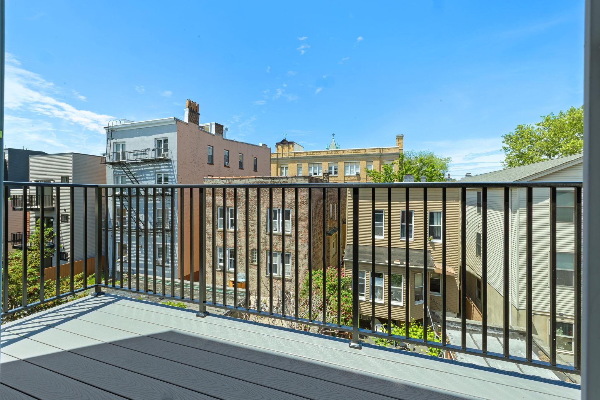 271 Webster Ave 2 Property Photo 14