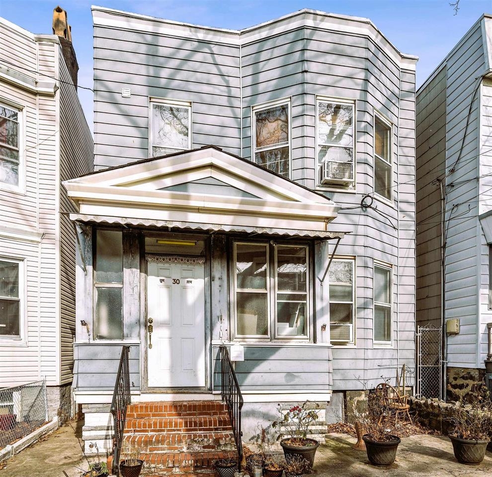 30 TROY ST 2 Property Photo 1