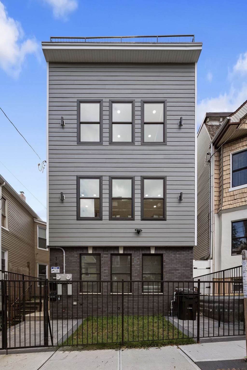 15 FULTON AVE 2 Property Photo 1