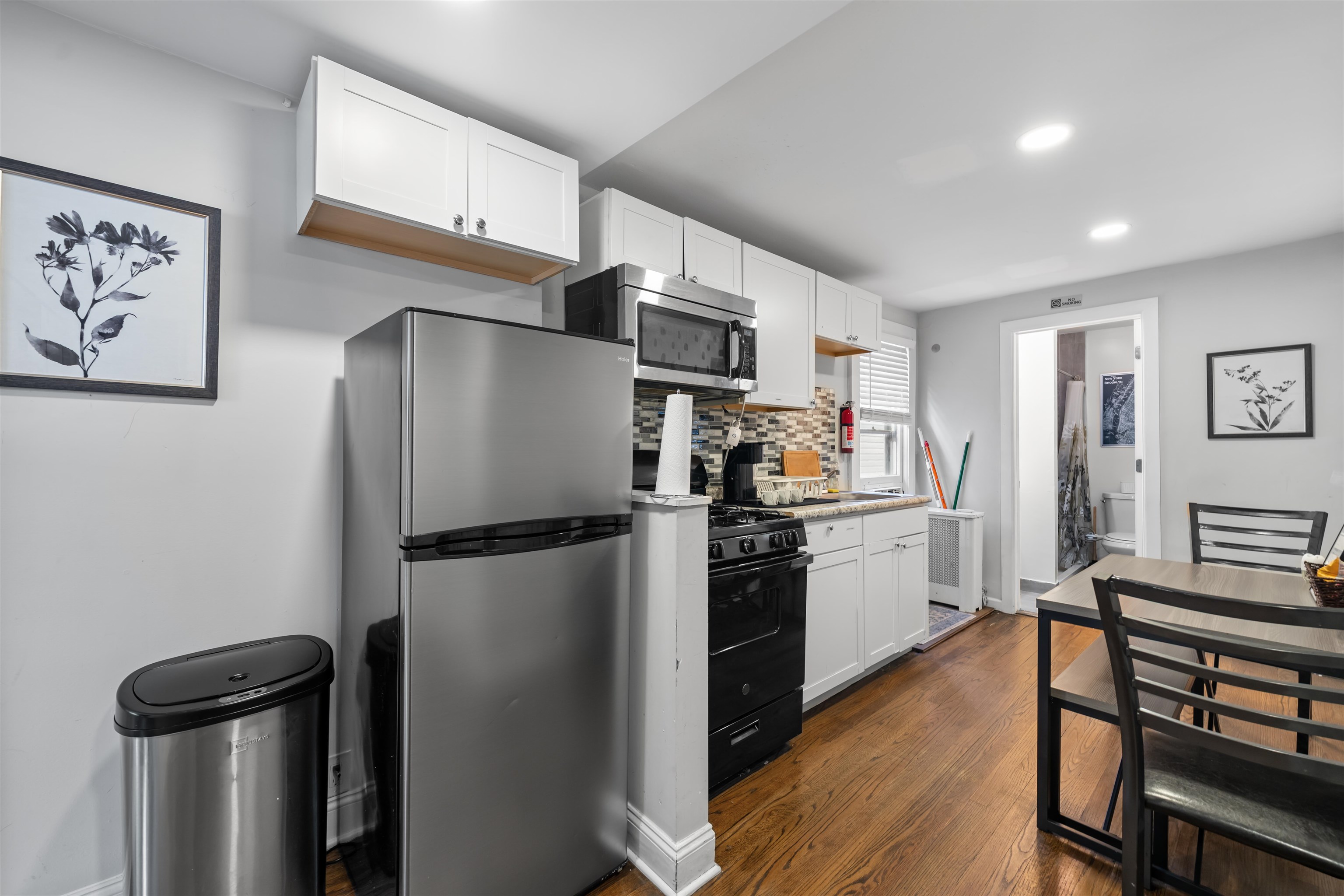 9 West 51st St Property Photo 4