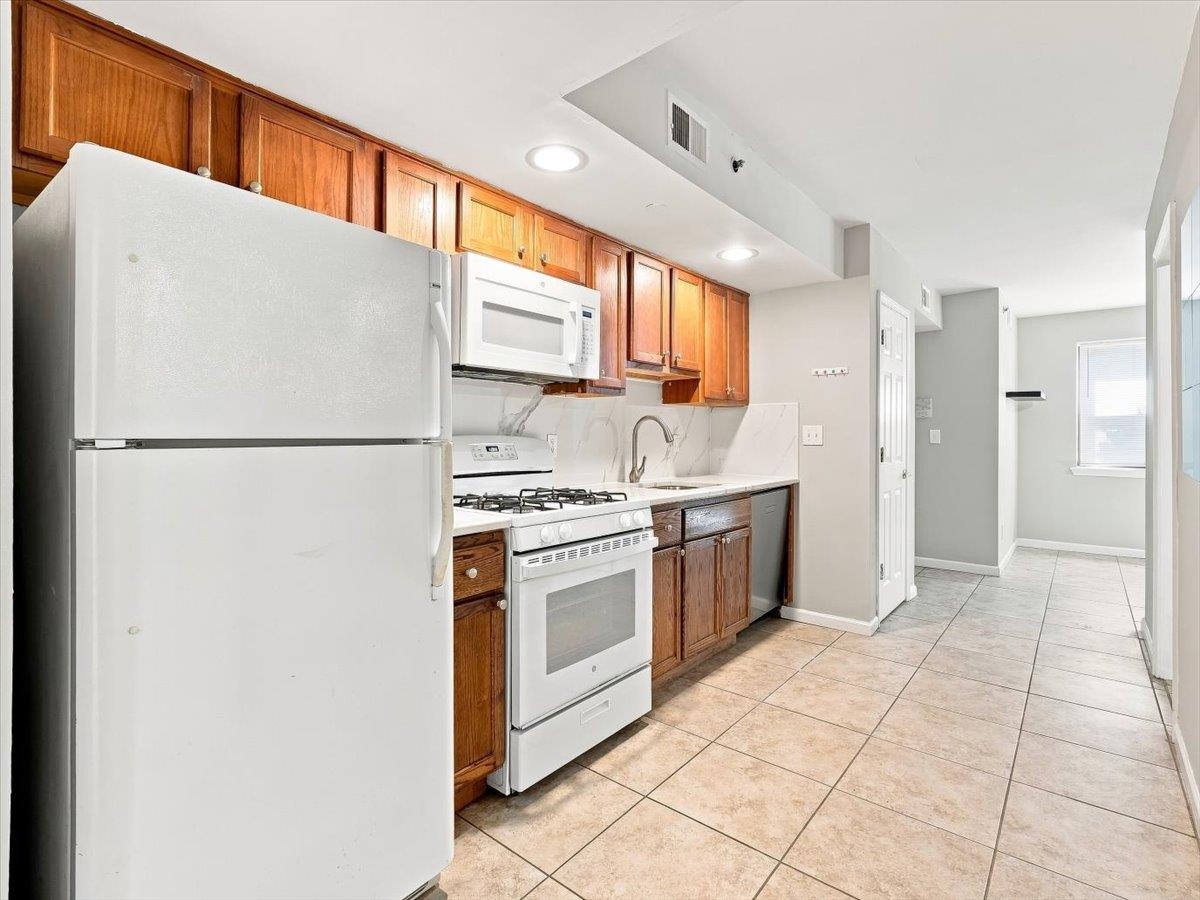 374 SIP AVE 1 Property Photo 1
