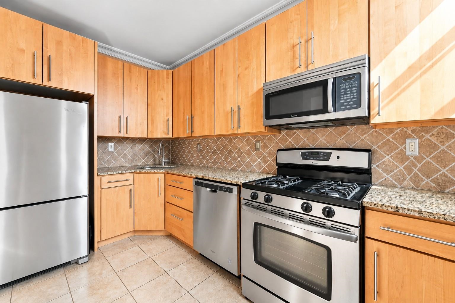 254 1st St 4 Property Photo 3