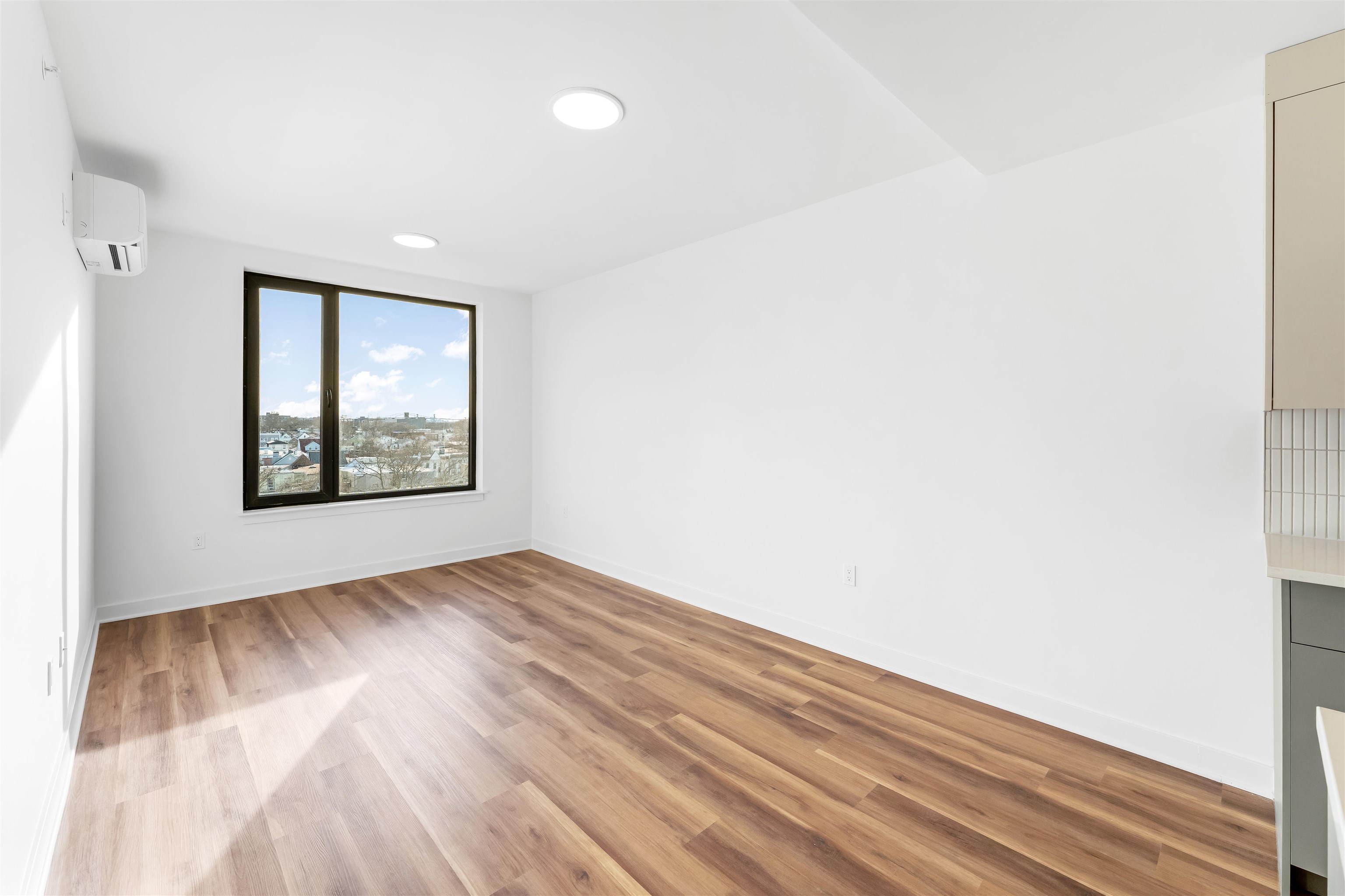 873 COMMUNIPAW AVE 404 Property Photo 1