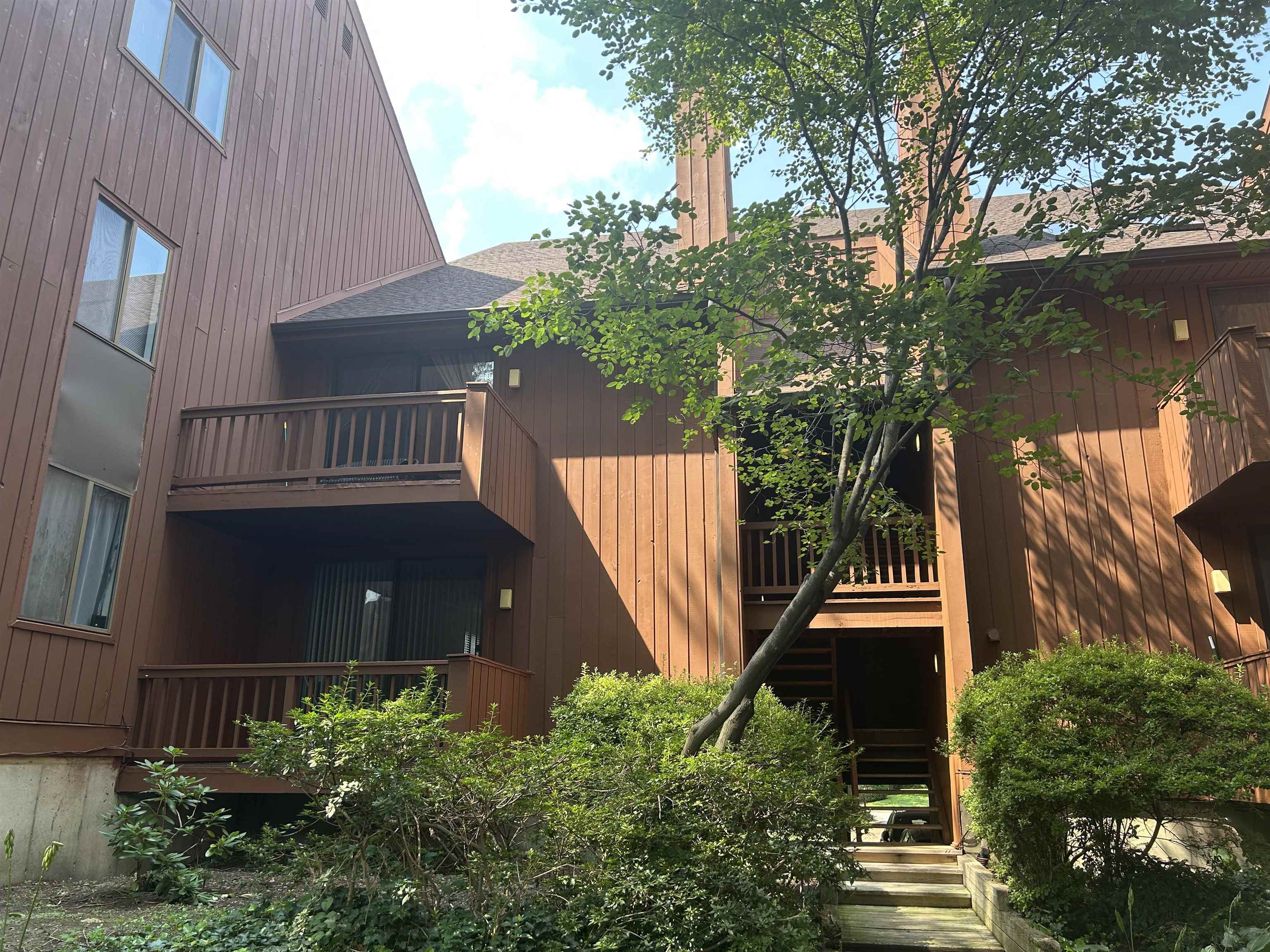 520 TEAL PLAZA Property Photo 1