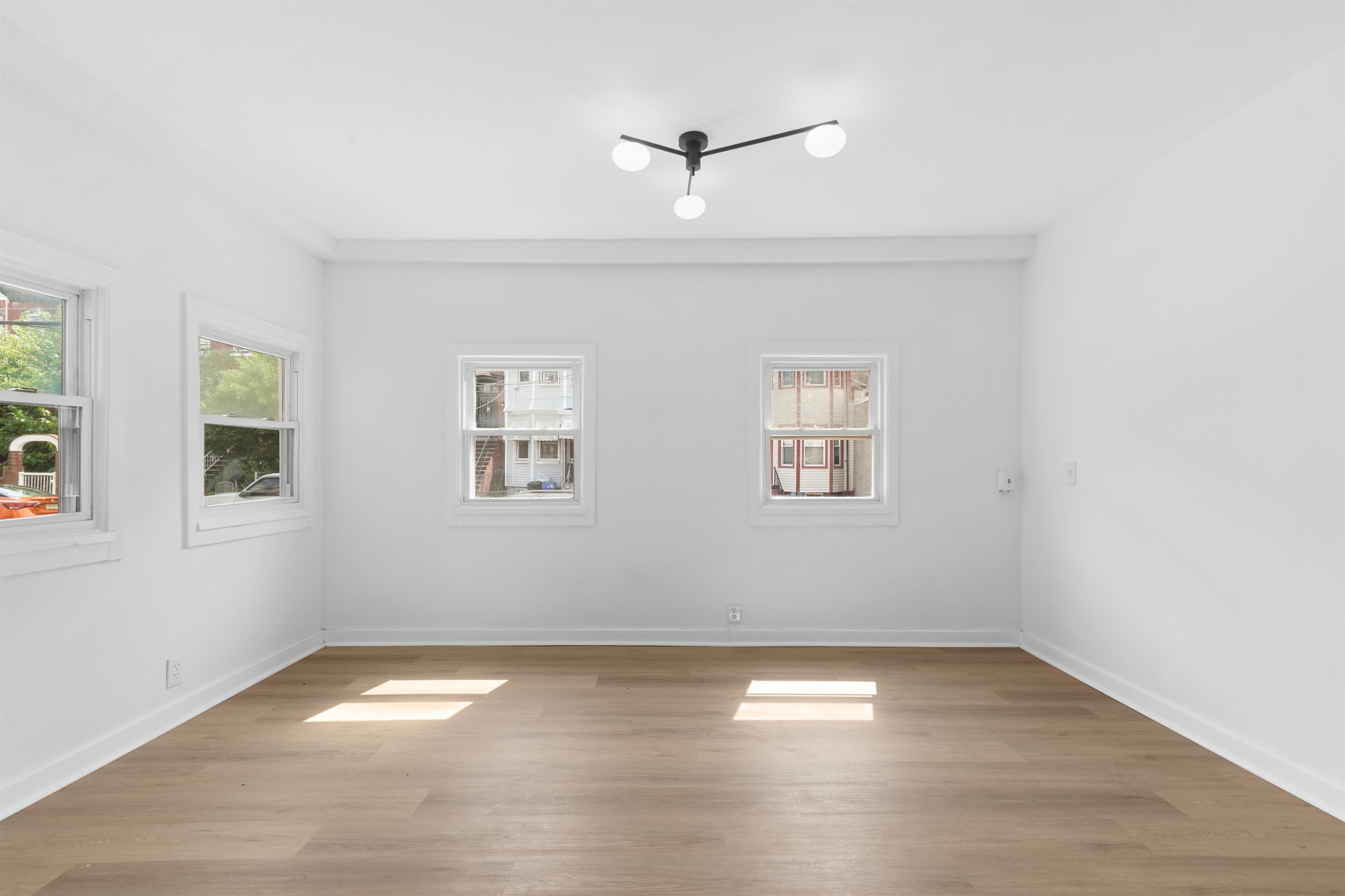 292 Forrest St Property Photo 16