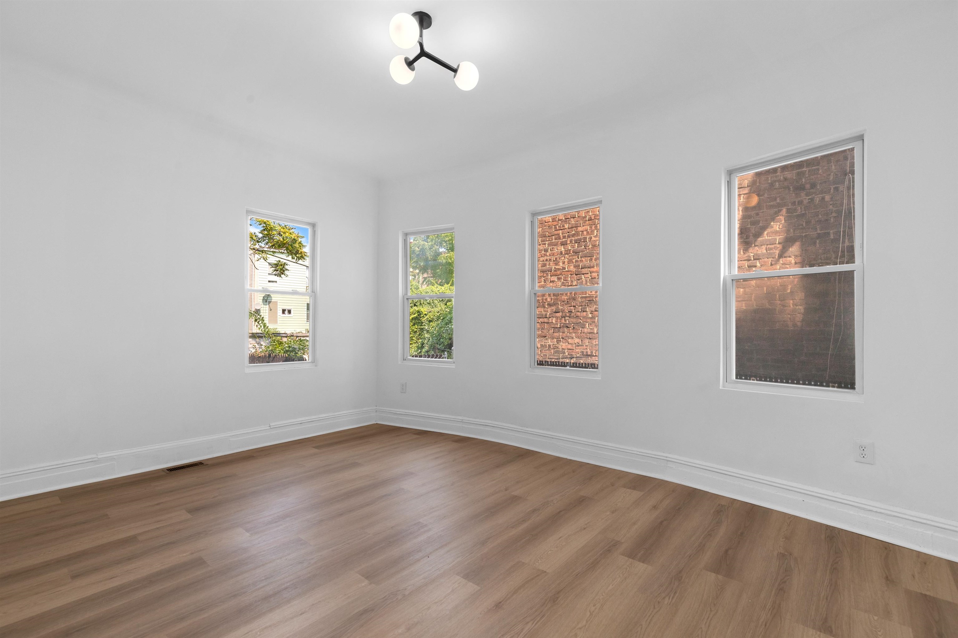 292 Forrest St Property Photo 22