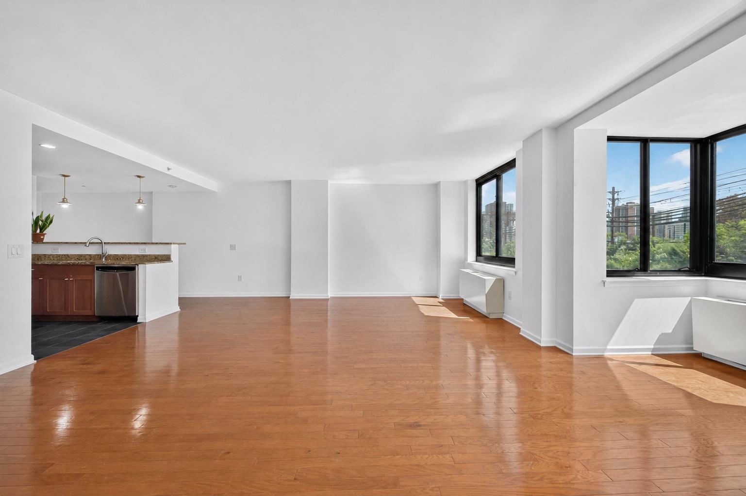700 Grove St 2g Property Photo 5