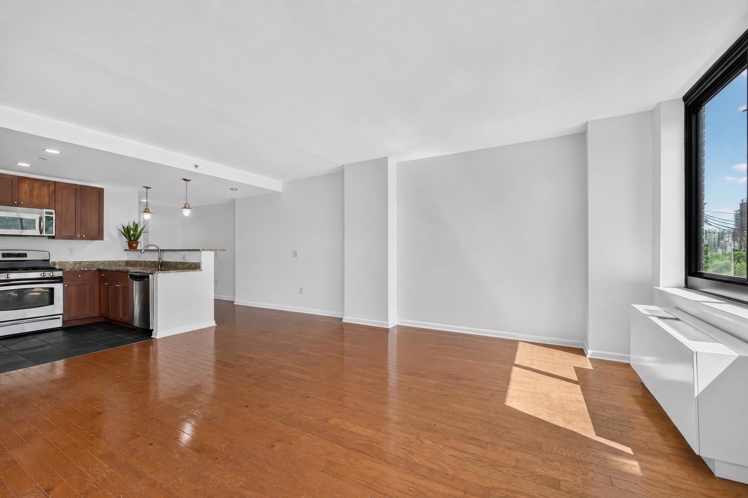 700 Grove St 2g Property Photo 8