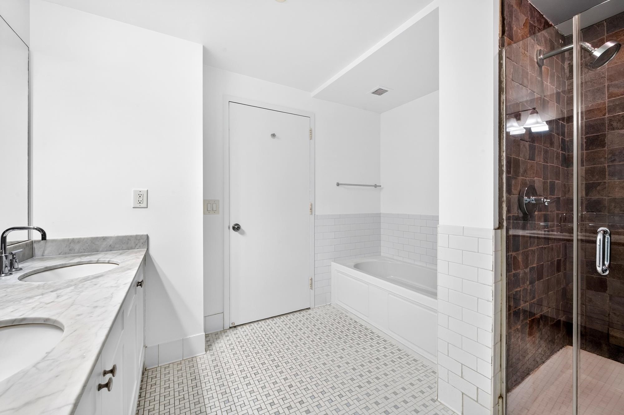700 Grove St 2g Property Photo 17