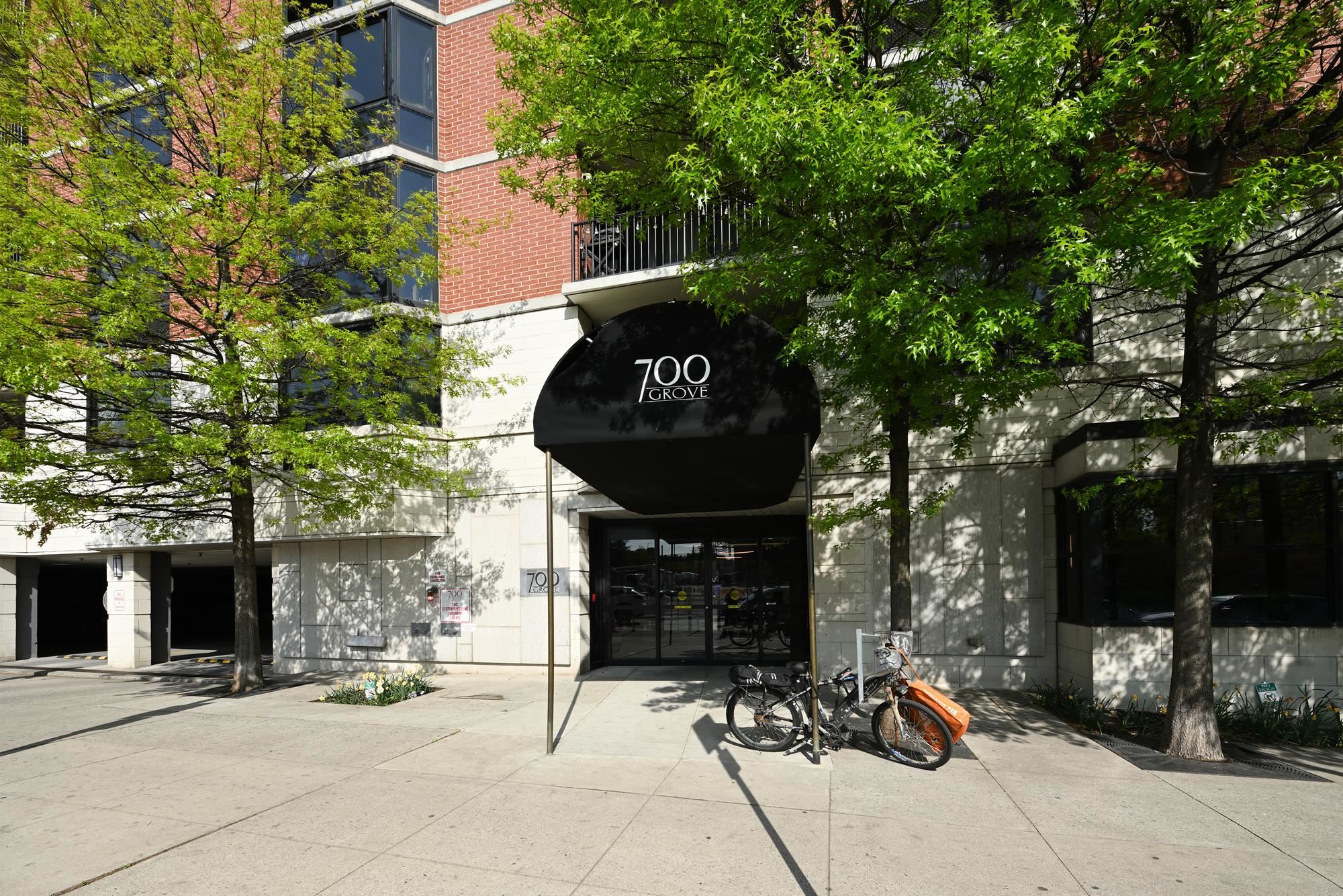 700 Grove St 2g Property Photo 25