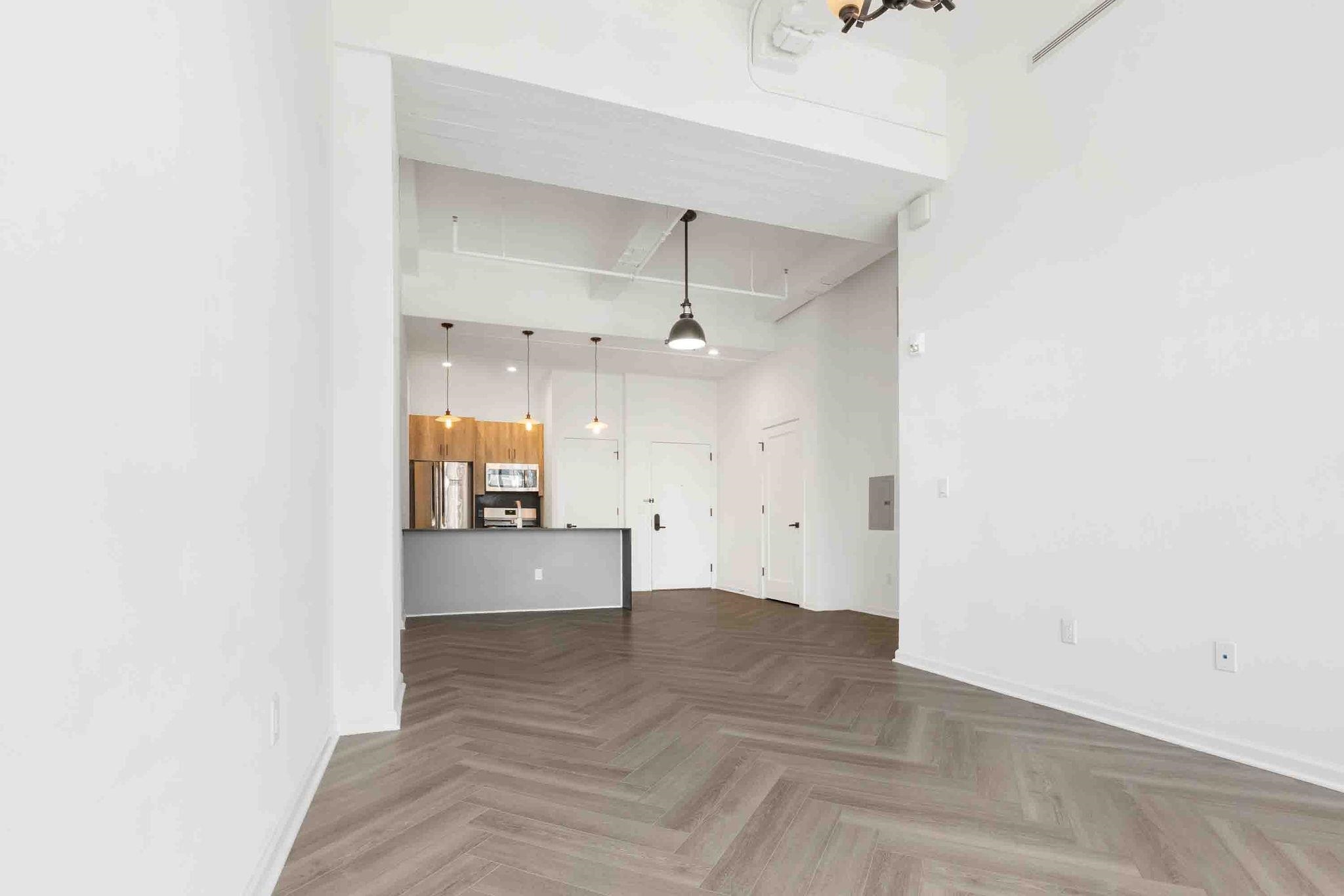 142 Charles St 204 Property Photo 3