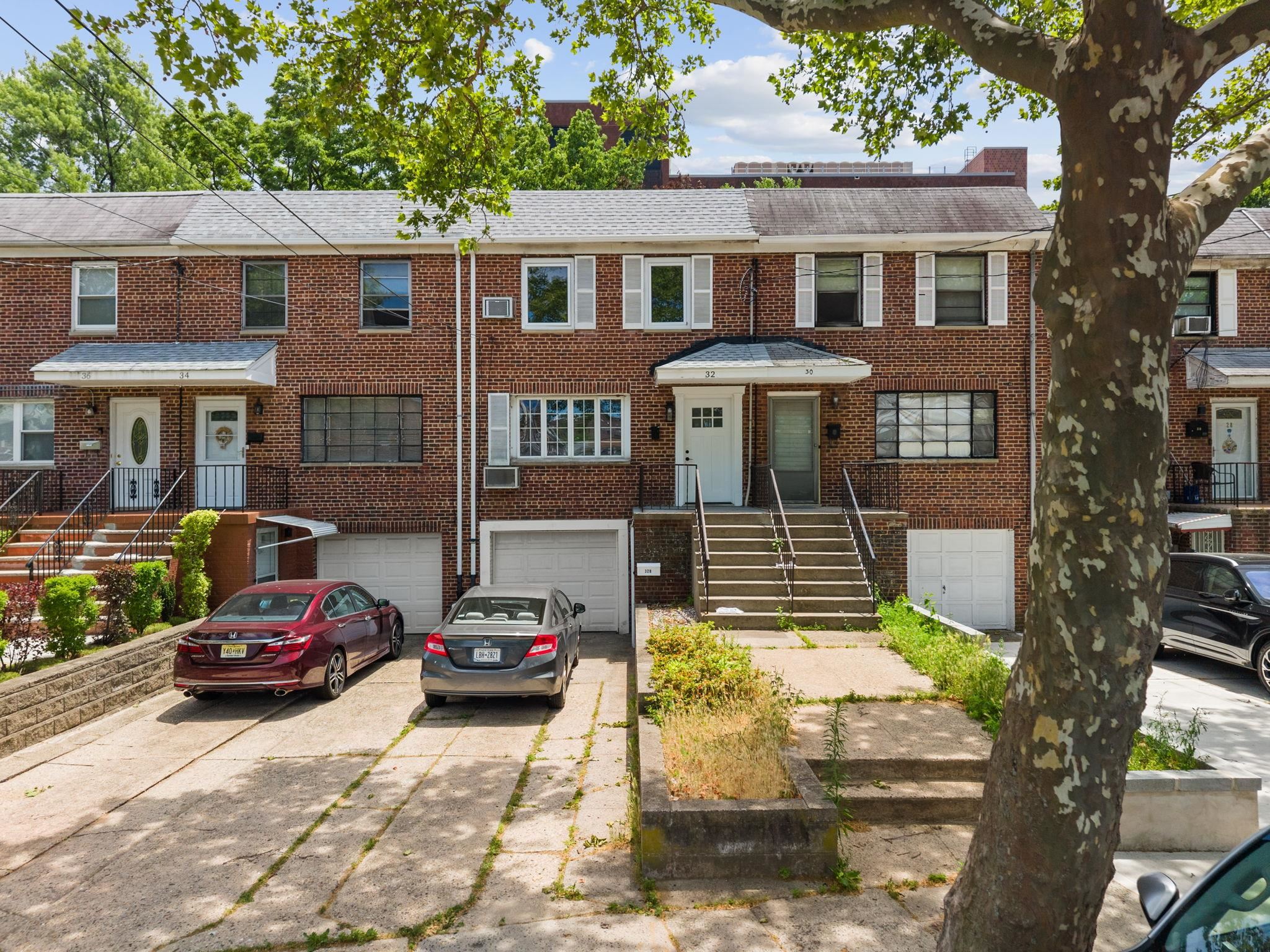 32 COLLEGE ST 2 Property Photo 1