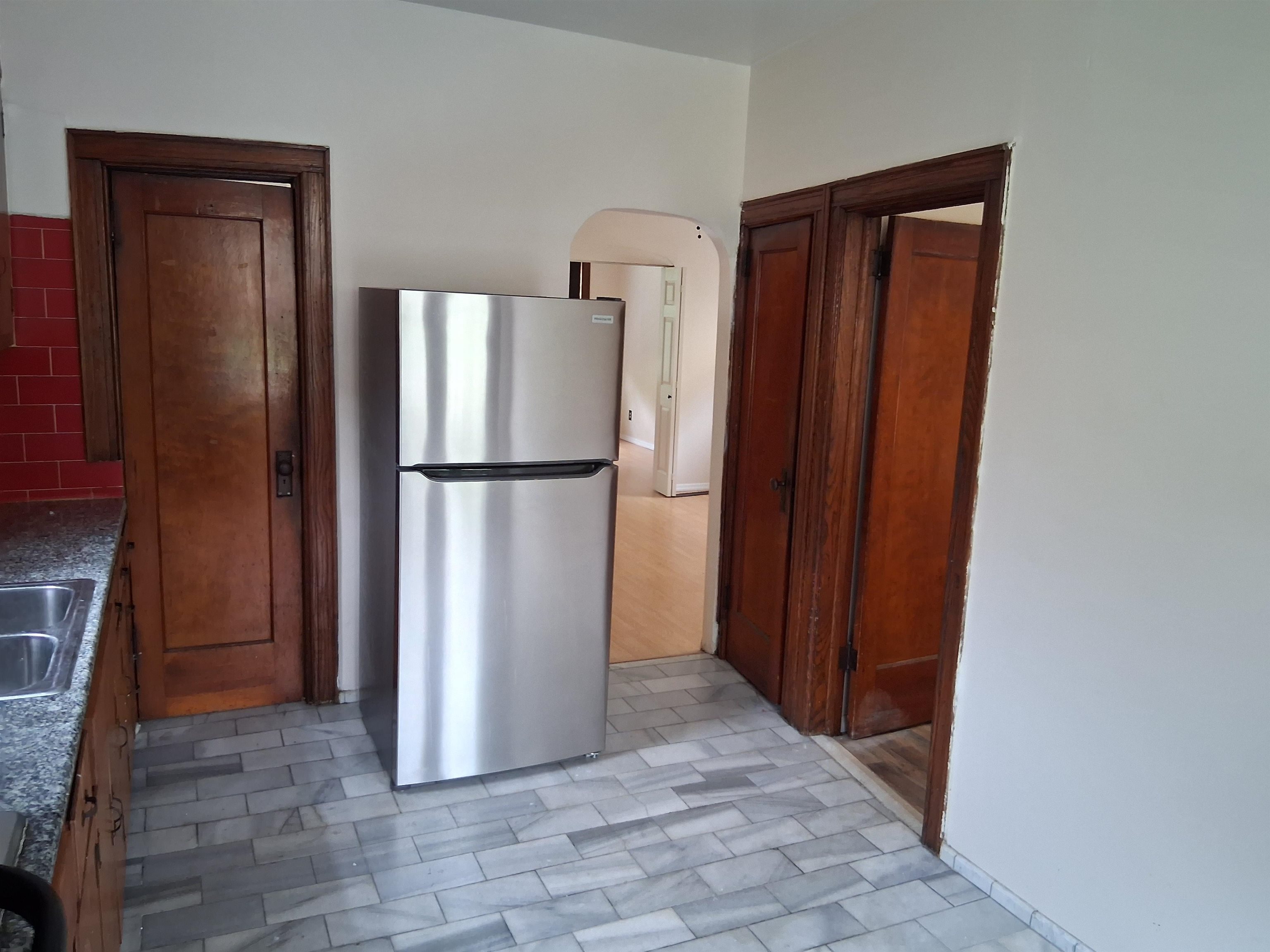 182 Terrace Ave 2 Property Photo 4
