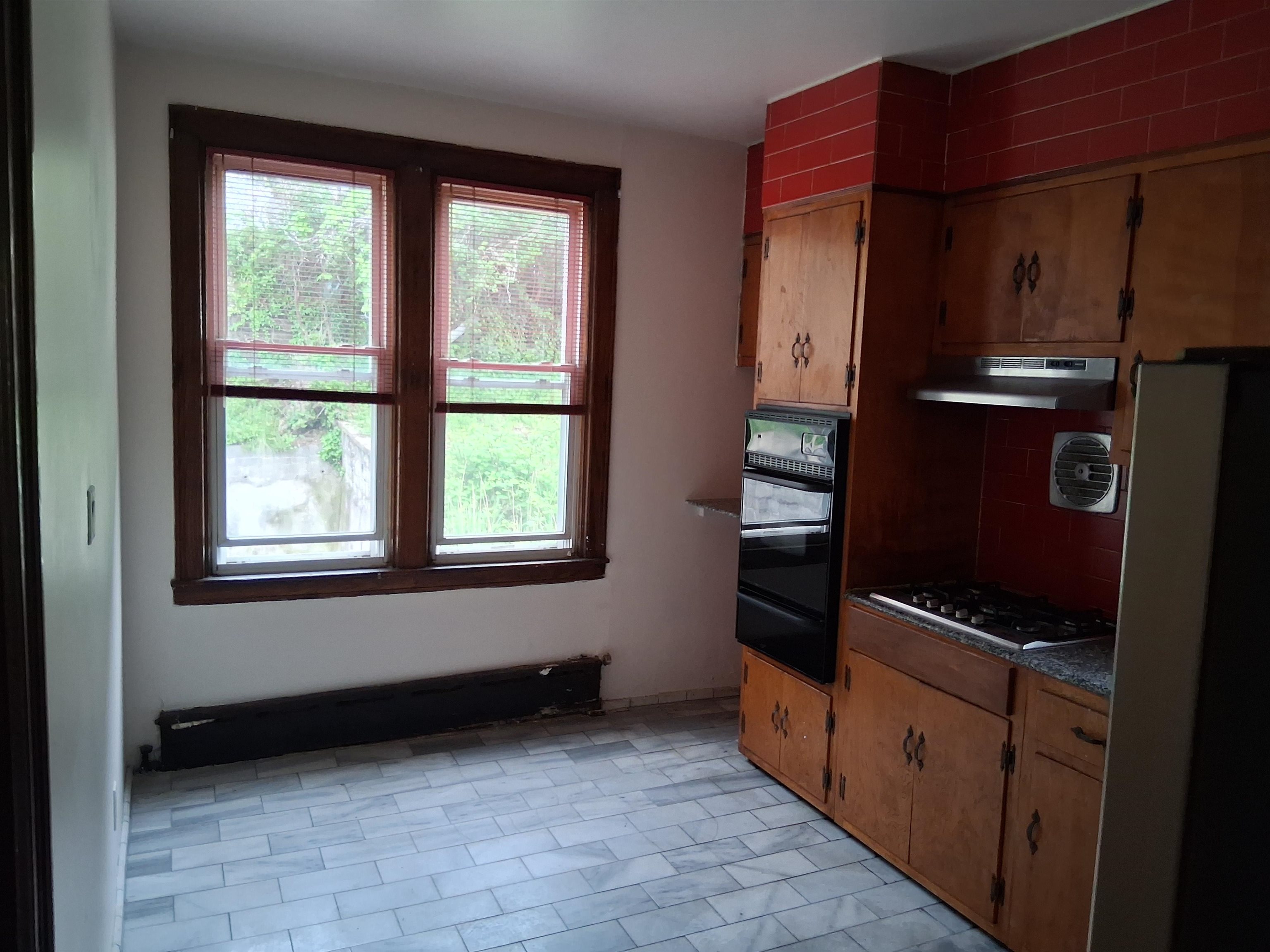 182 Terrace Ave 2 Property Photo 6