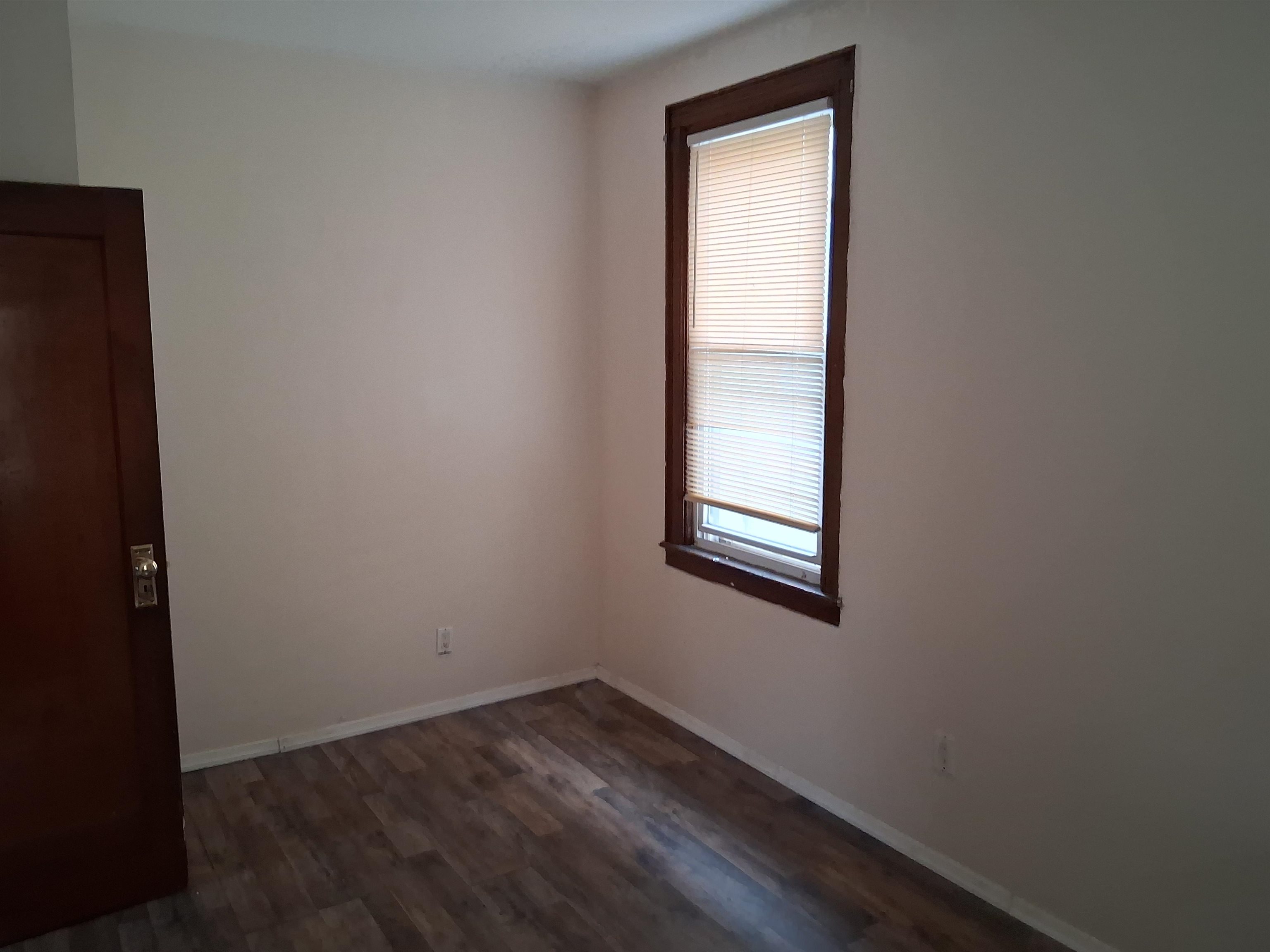 182 Terrace Ave 2 Property Photo 8