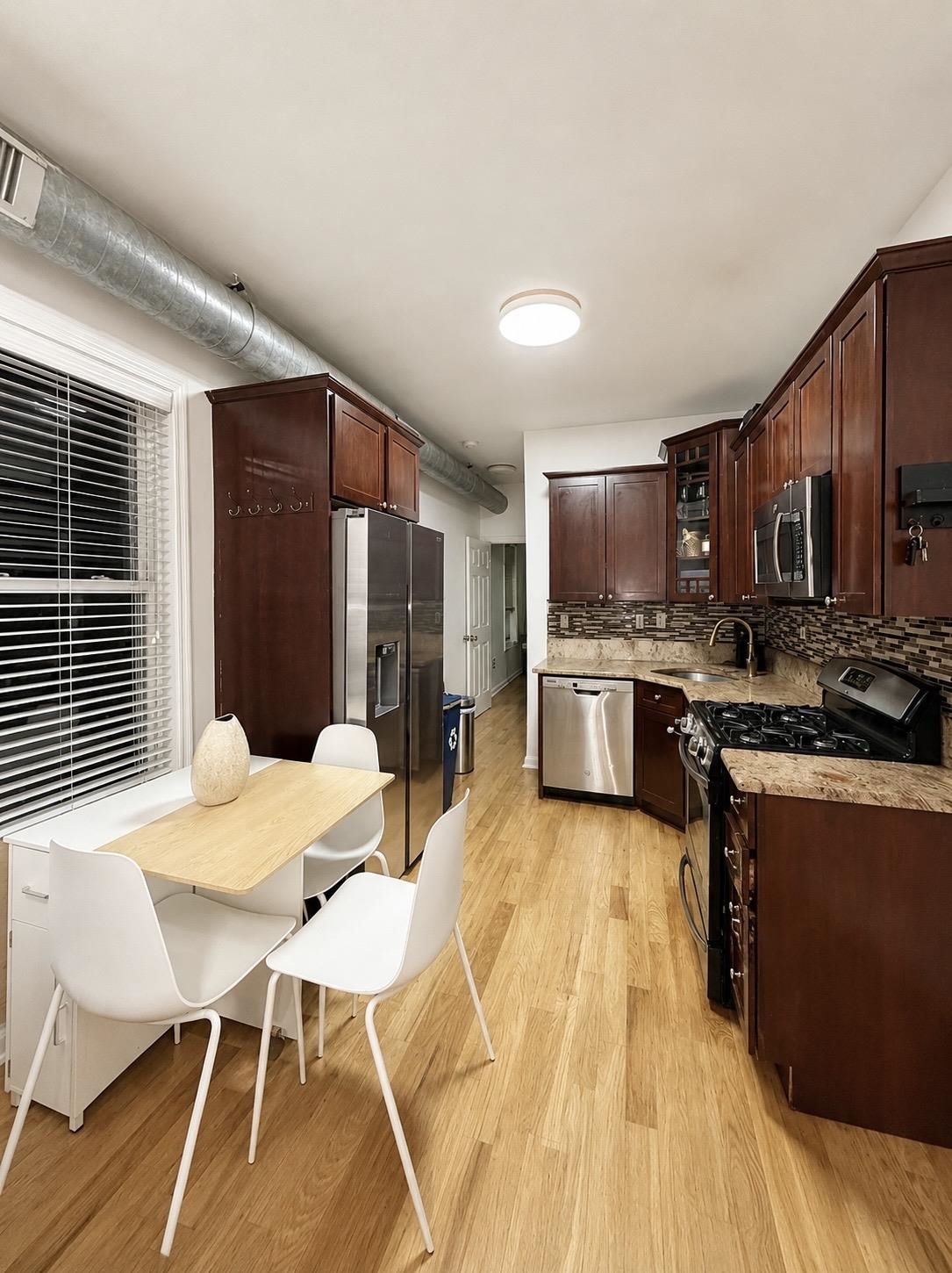 83 Maple St 2l Property Photo 1
