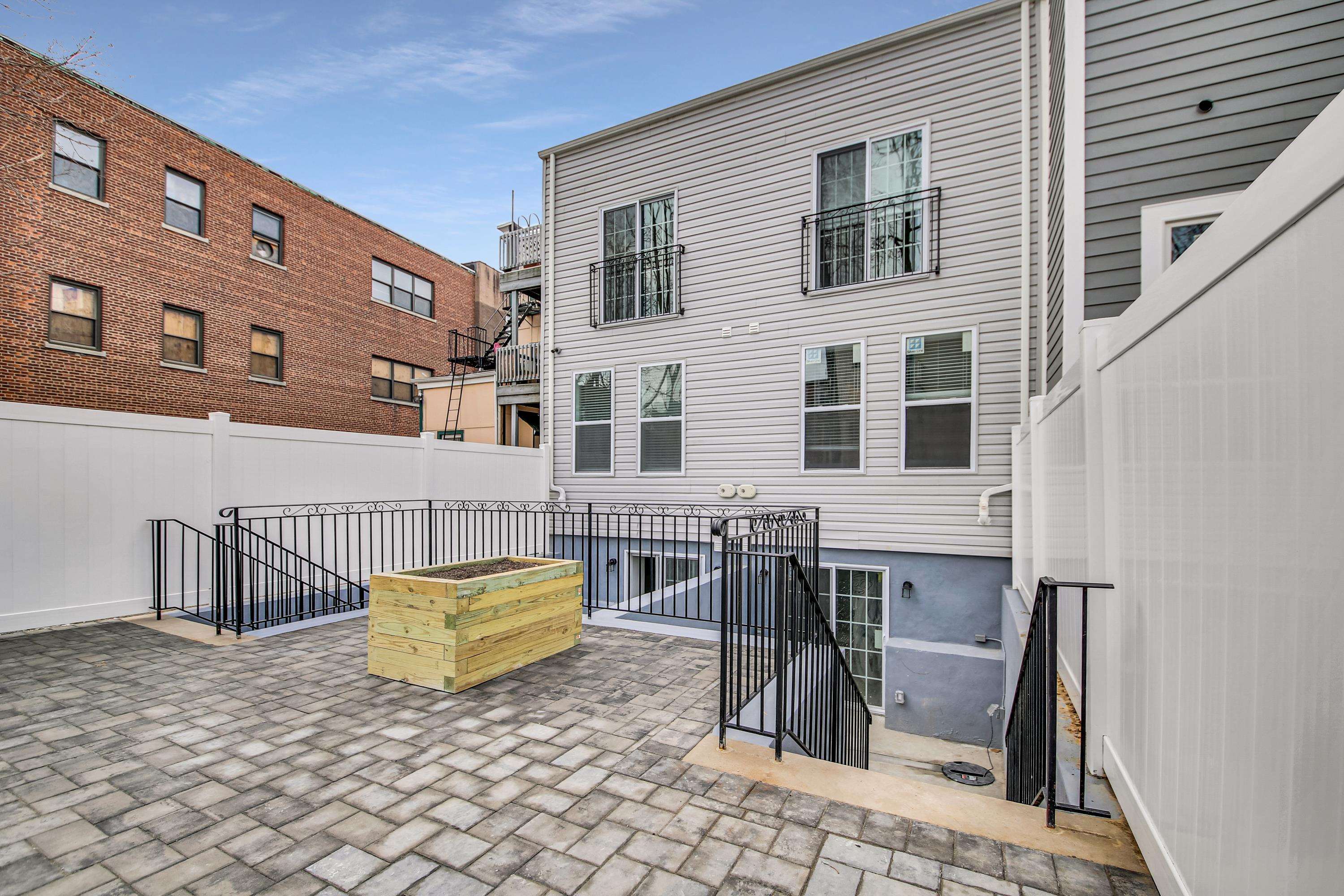 82 Ferry St 1 Property Photo 18
