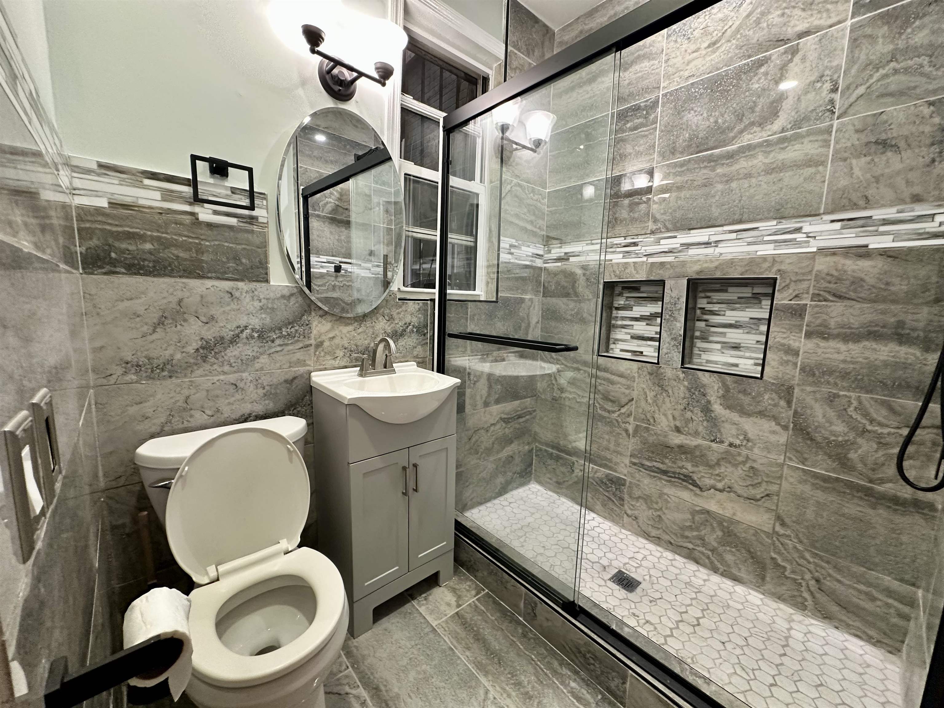 543 West Side Ave 2 Property Photo 5