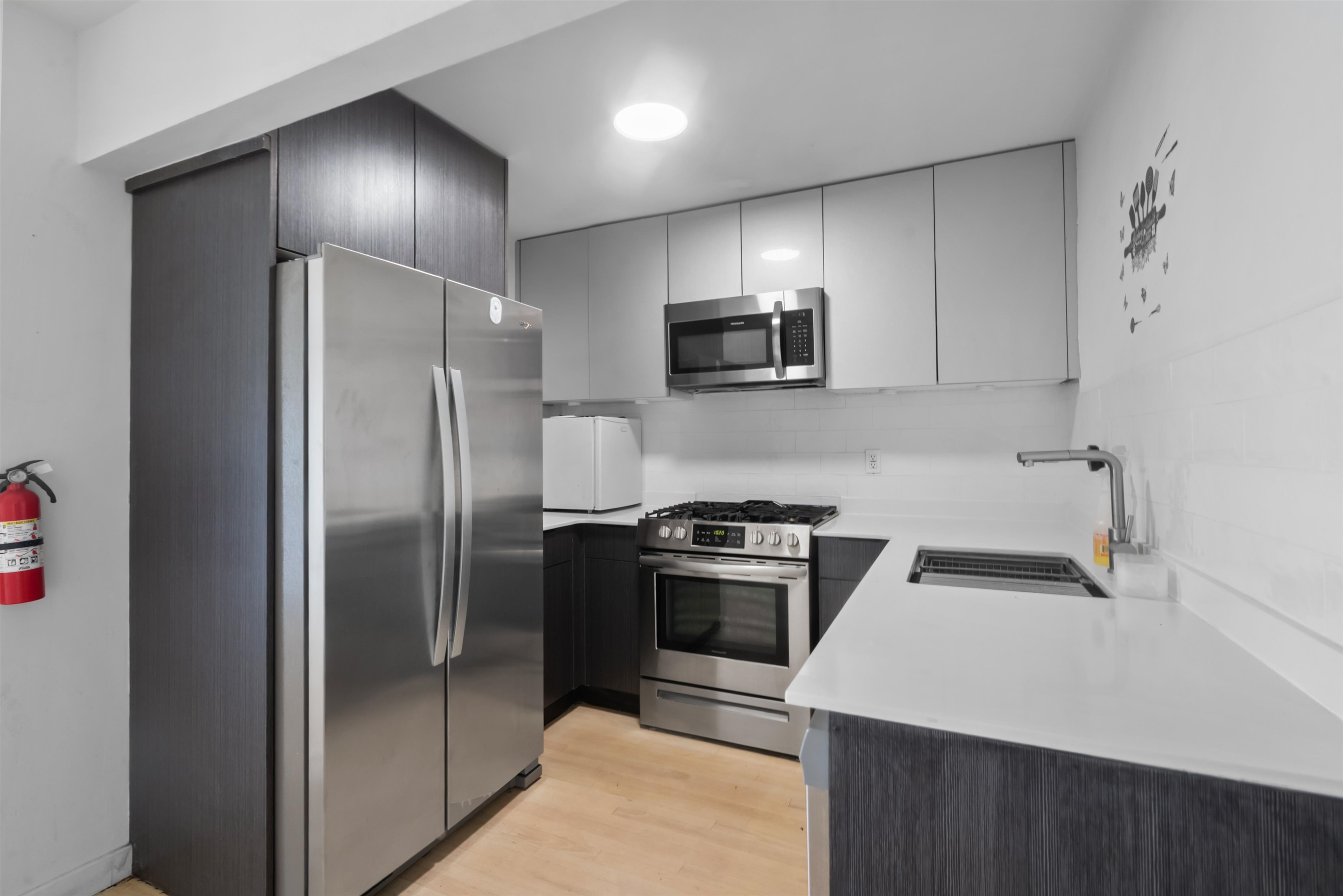 4013 HUDSON AVE 2 Property Photo 1