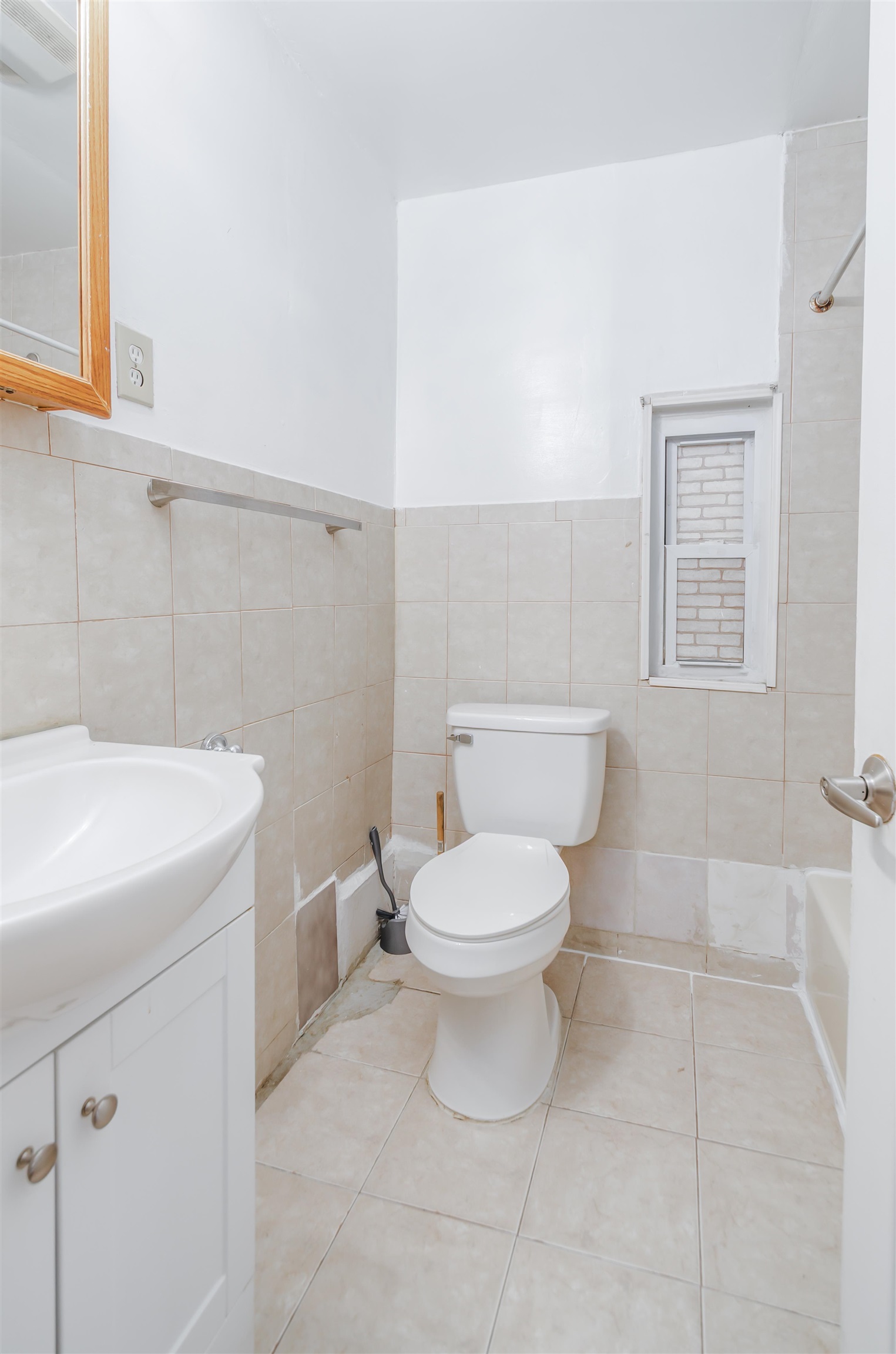 62 Clarke Ave 2 Property Photo 12