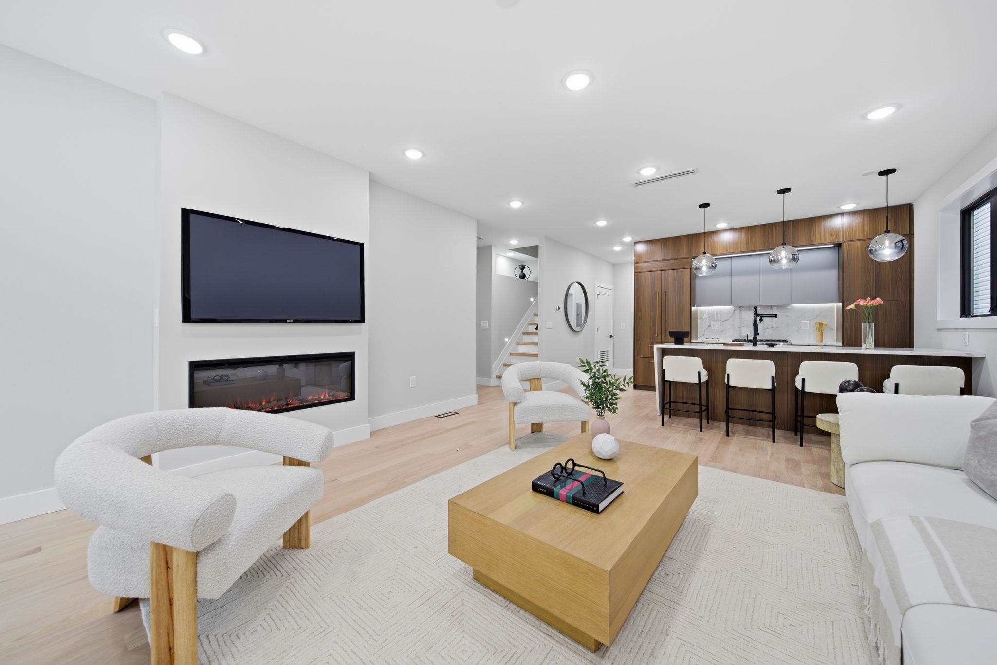 24 Lincoln St 1 Property Photo 1