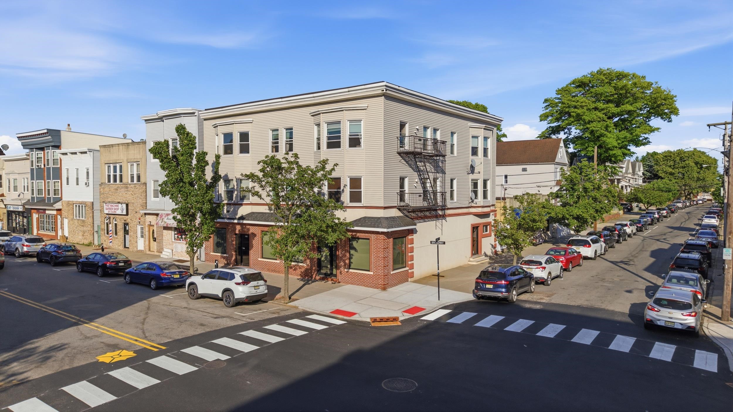 878-880 BROADWAY Property Photo 1