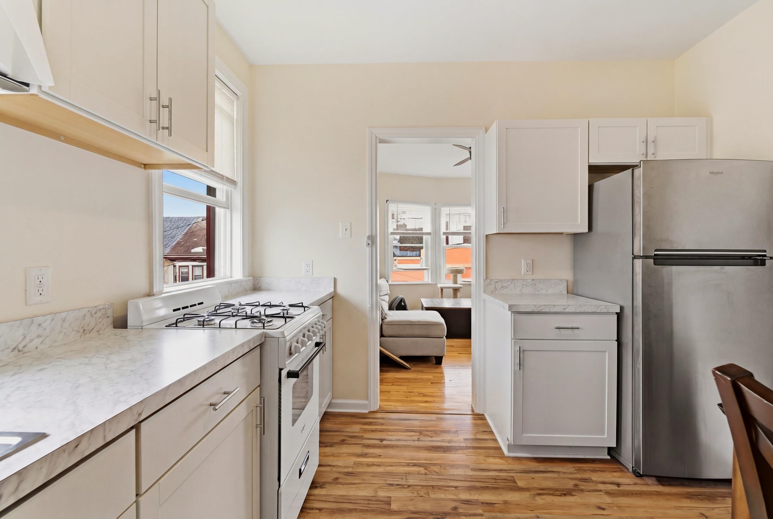 878-880 Broadway Property Photo 8