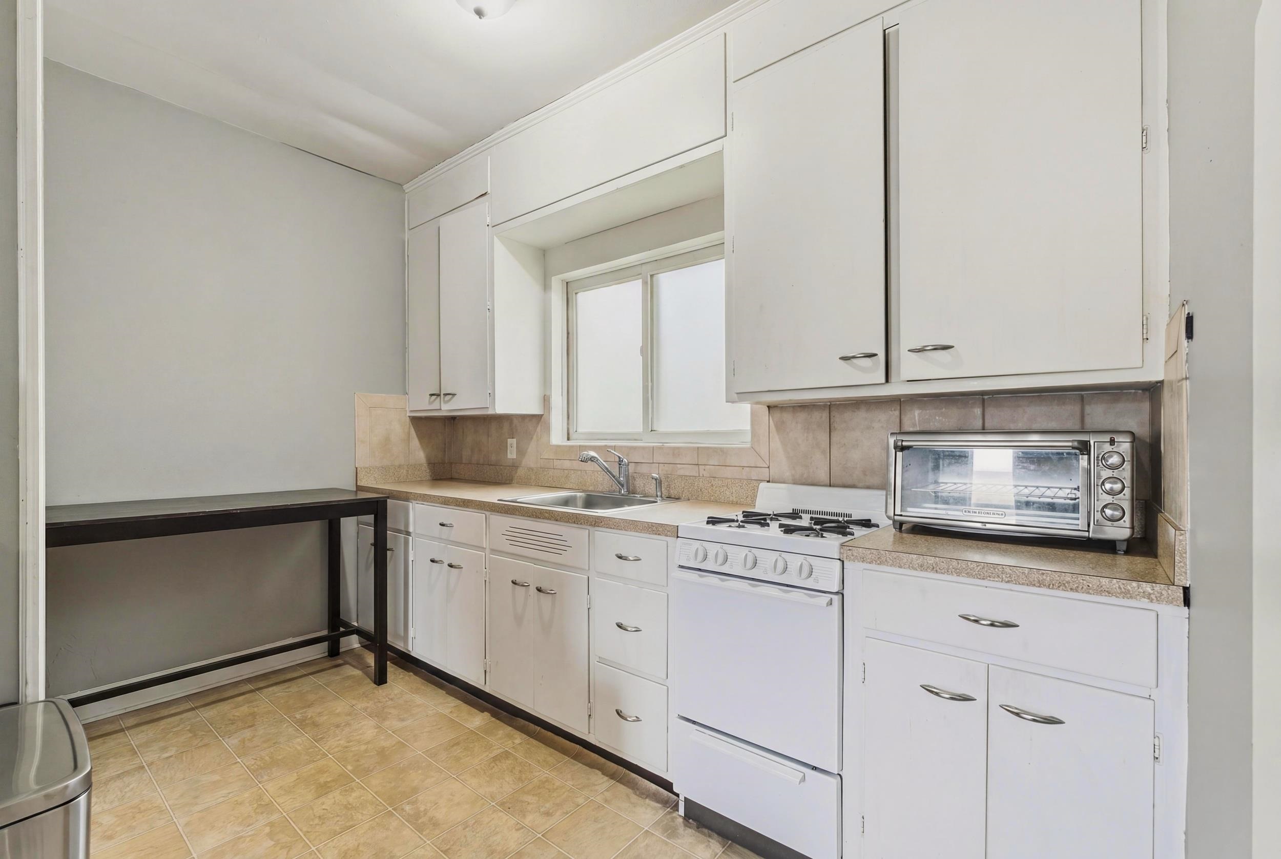 878-880 Broadway Property Photo 14