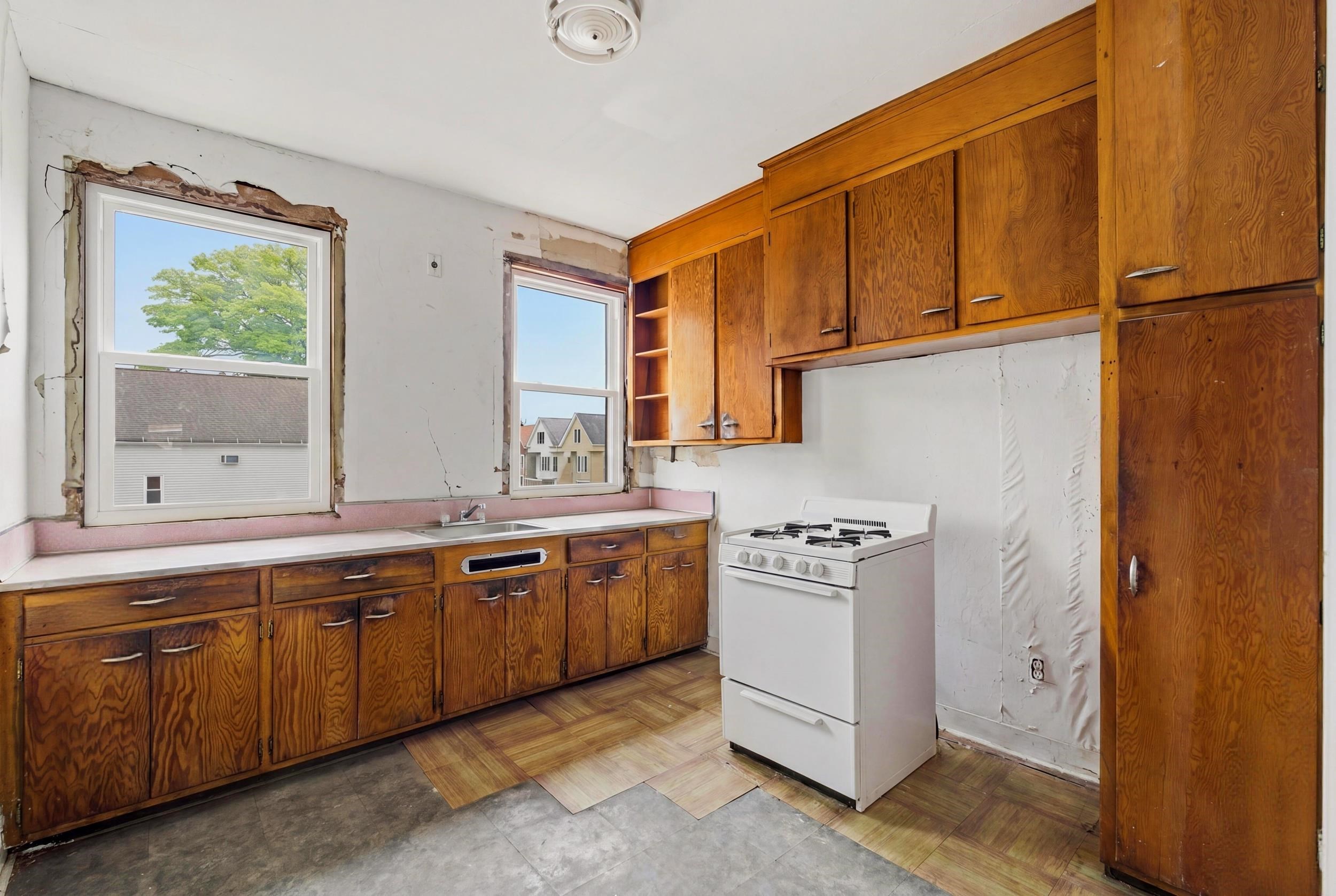 878-880 Broadway Property Photo 16