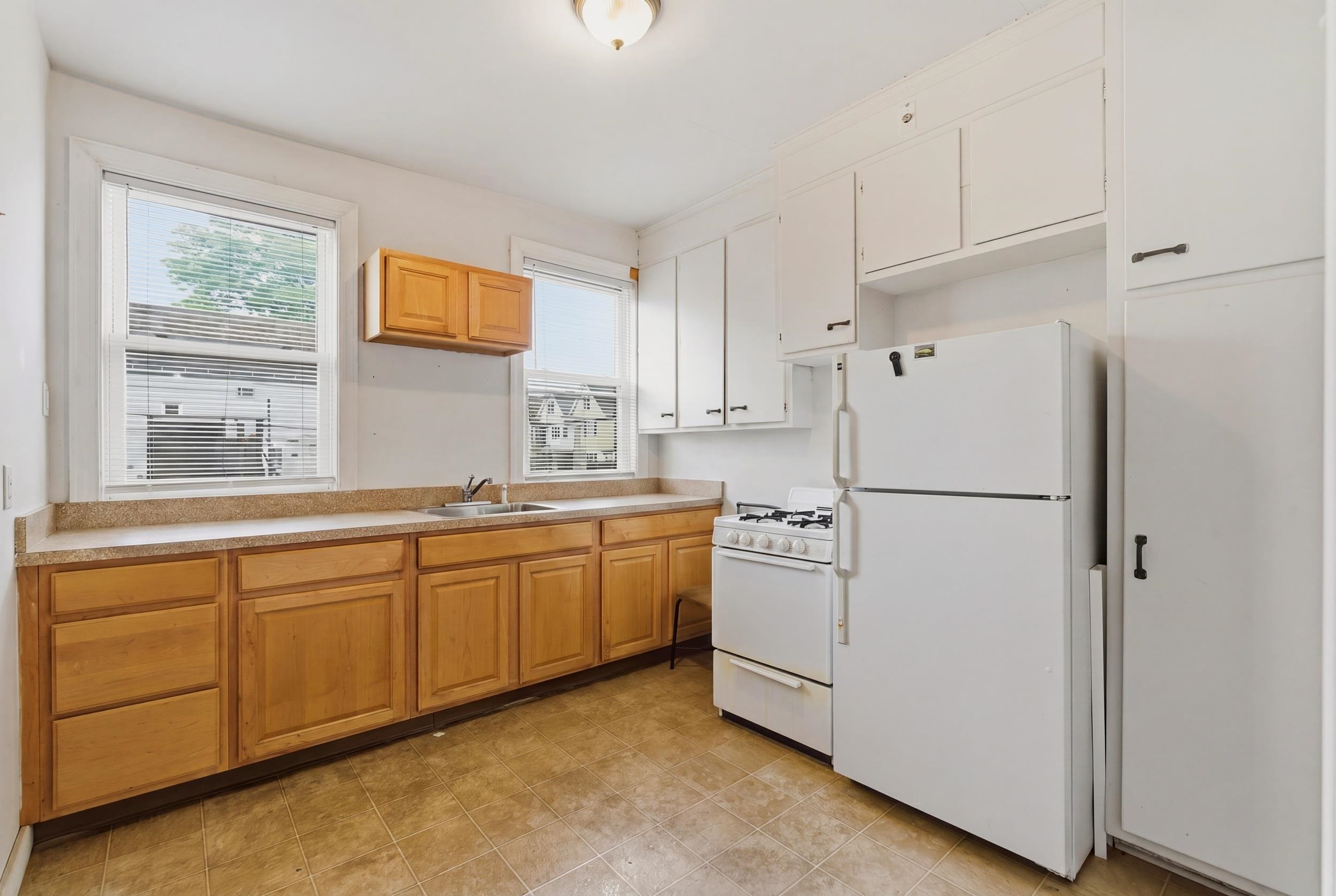 878-880 Broadway Property Photo 32
