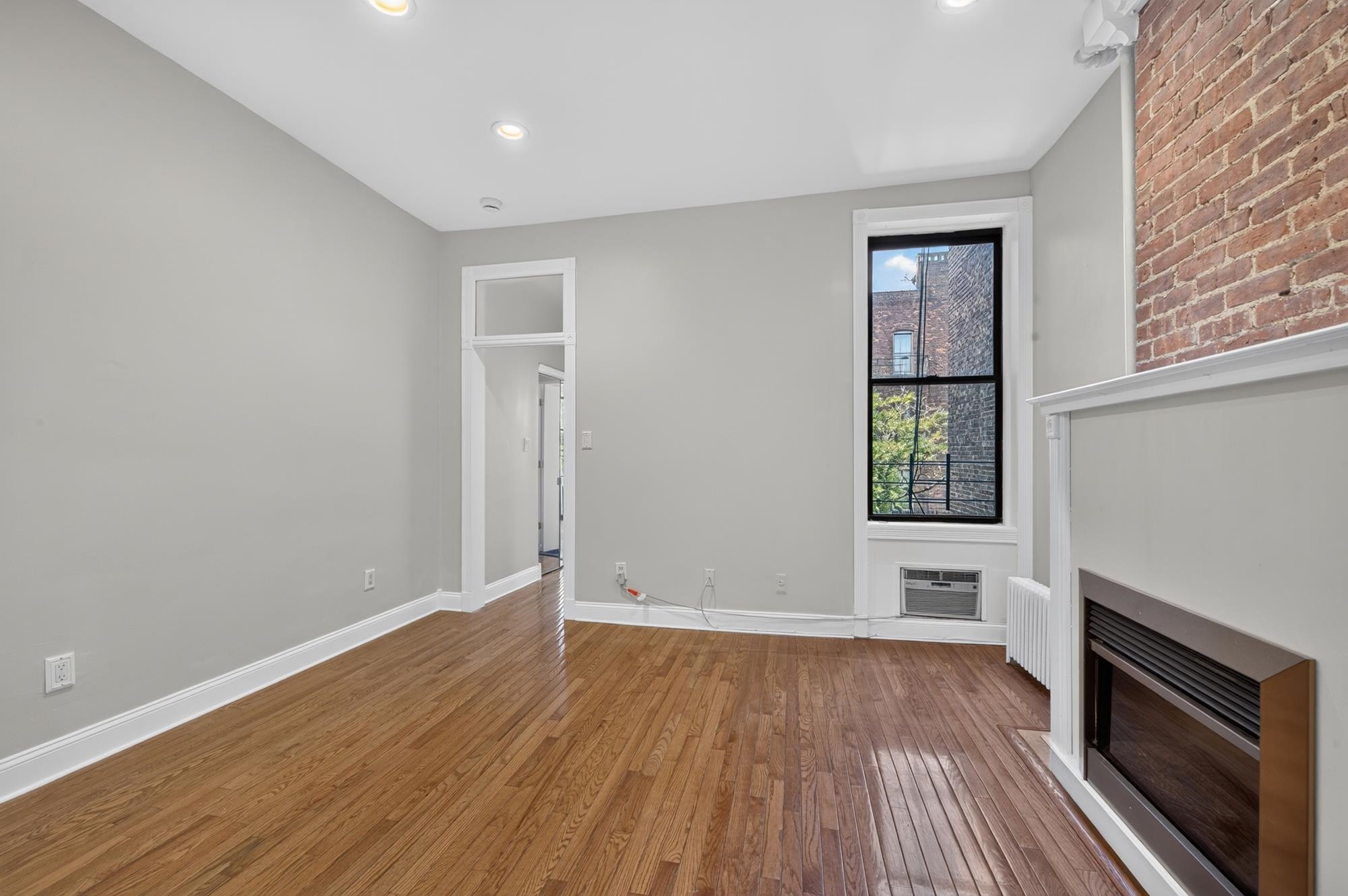 1122 Hudson St #4b Property Photo 2