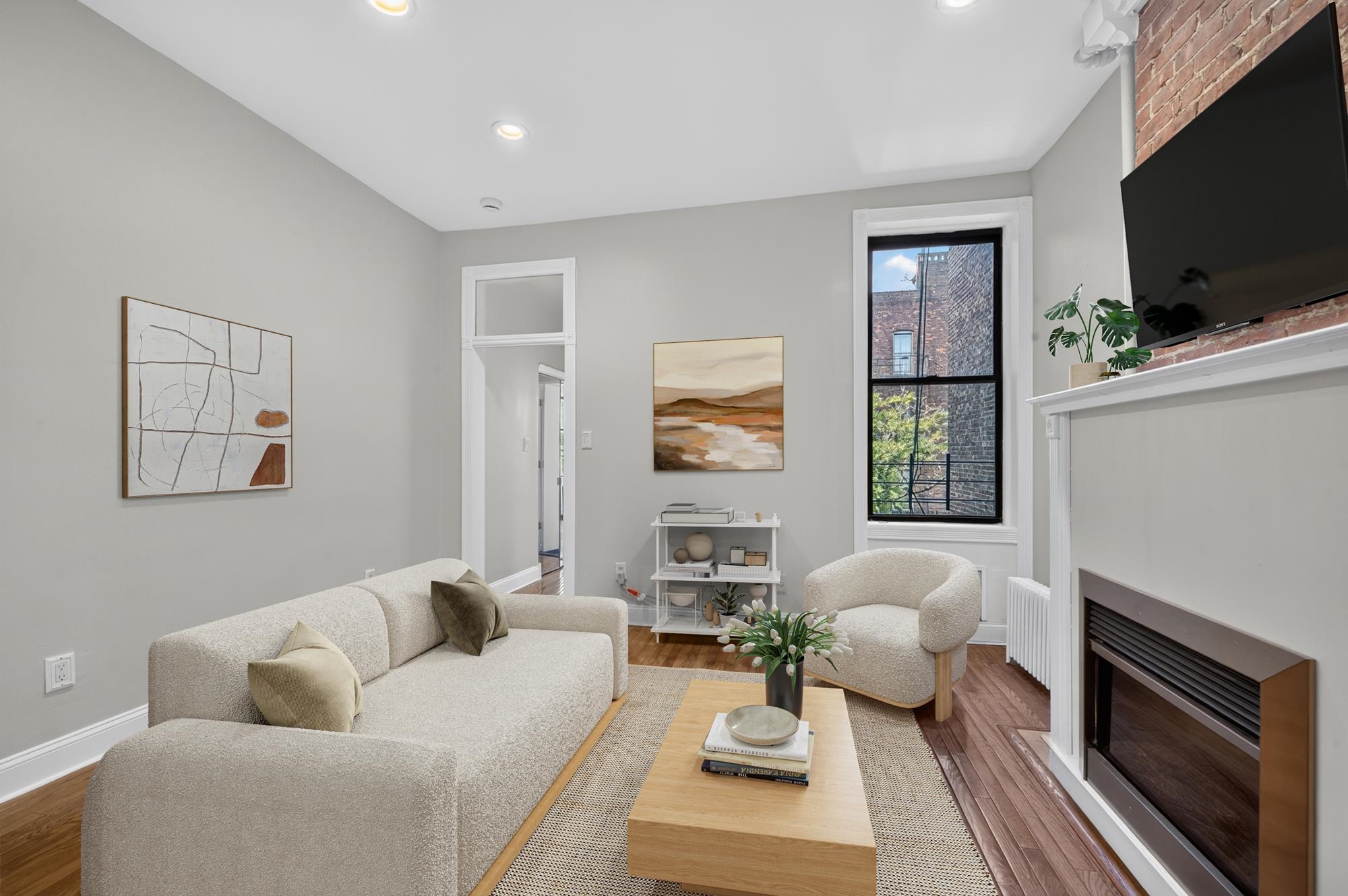 1122 Hudson St #4b Property Photo 3