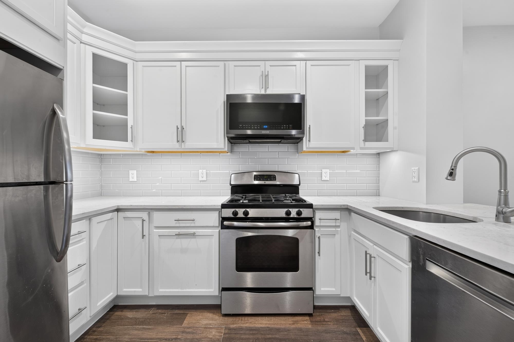 1122 Hudson St #4b Property Photo 5