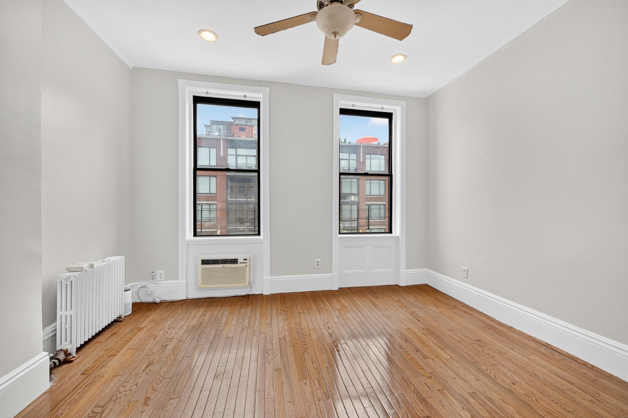 1122 Hudson St #4b Property Photo 11