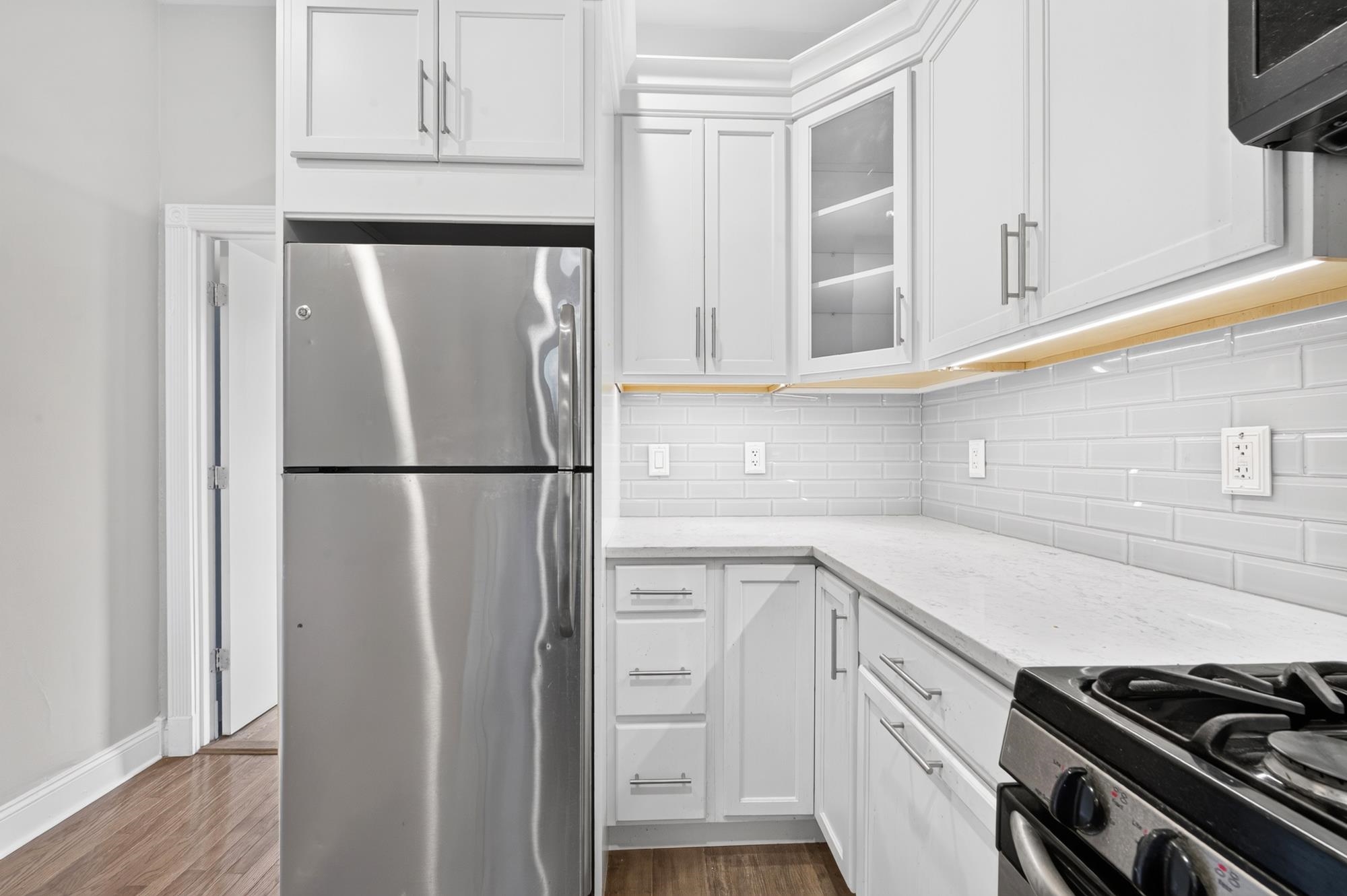 1122 Hudson St #4b Property Photo 18