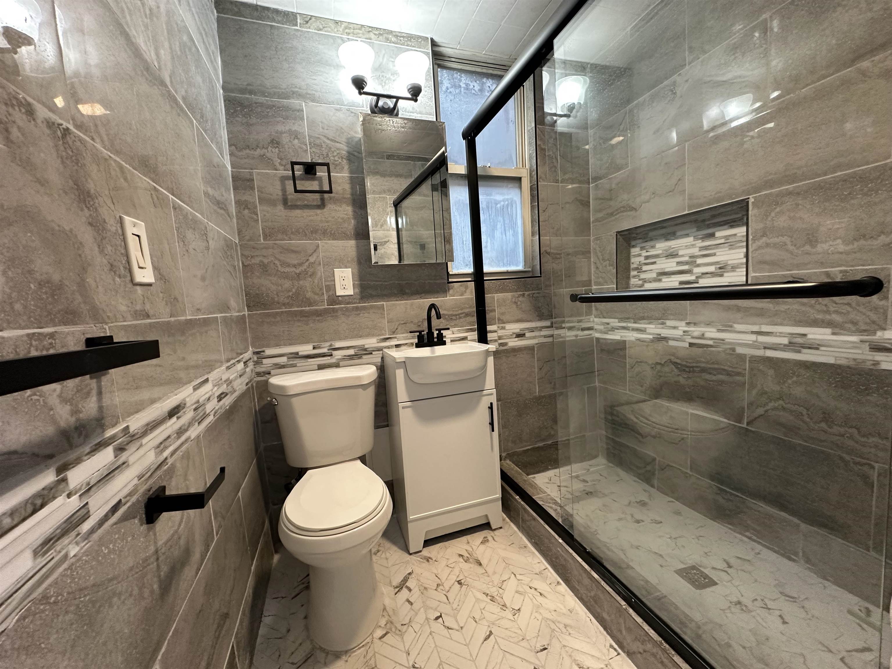 543 West Side Ave 3 Property Photo 6