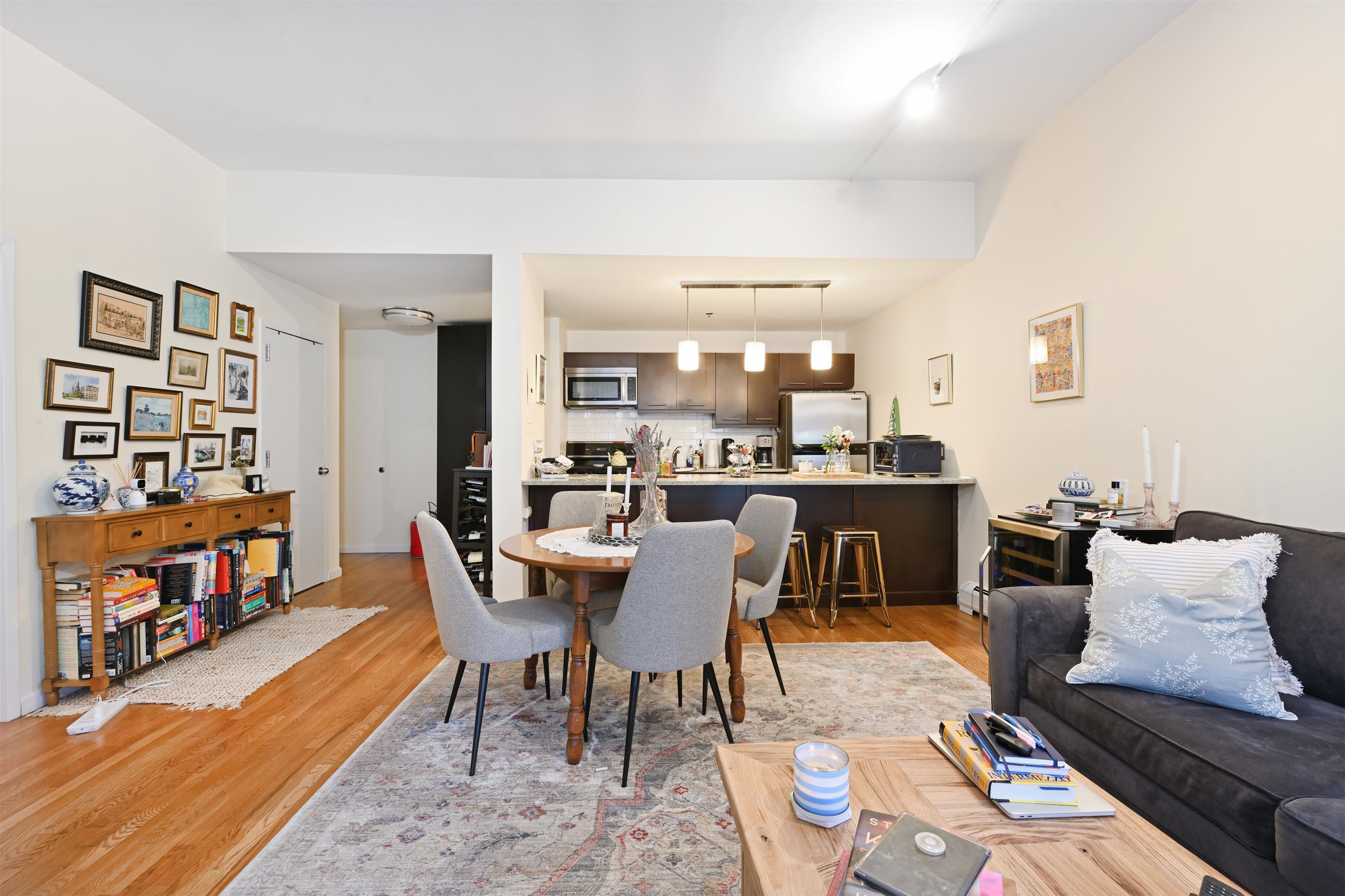 501 Adams St 1e Property Photo 4