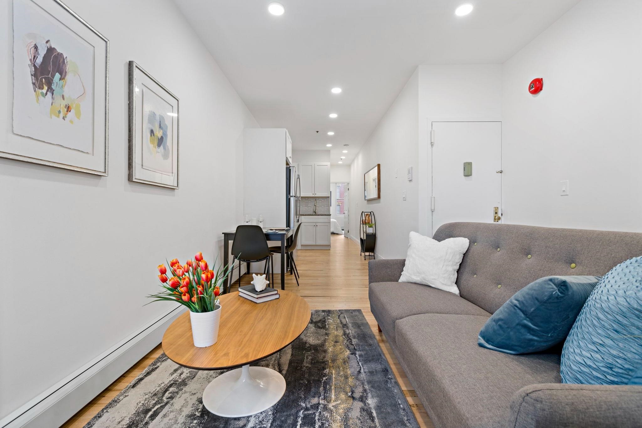 110 Washington St 4n (#6) Property Photo 5